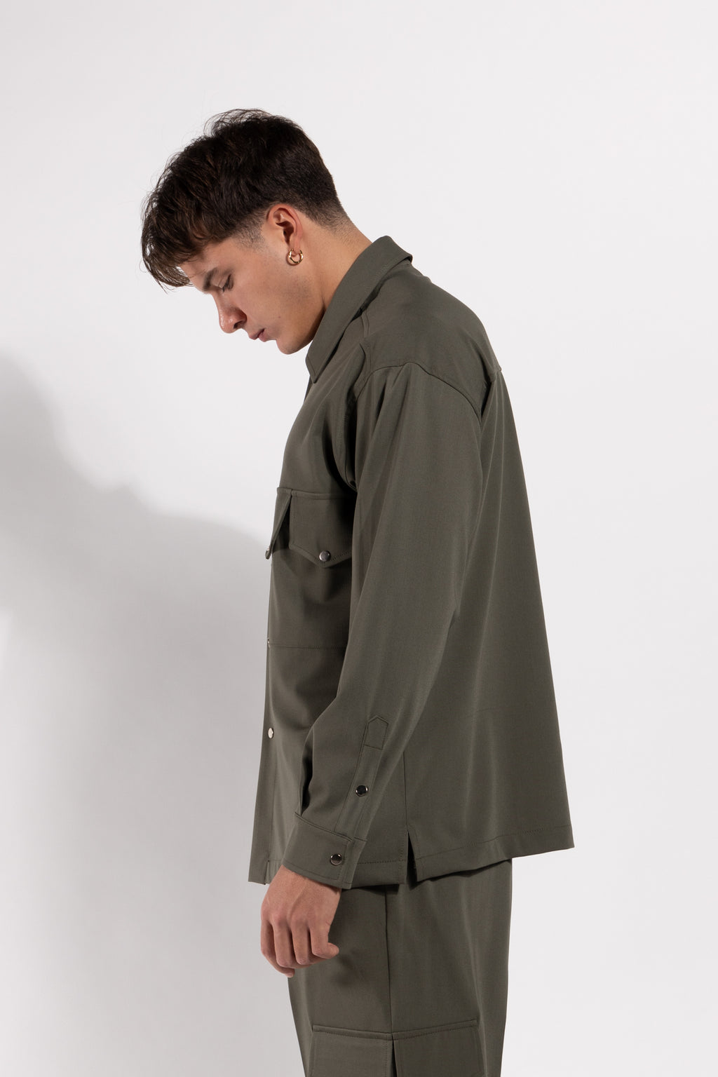 Camicia Gavroche con tasche frontali in tessuto strutturato