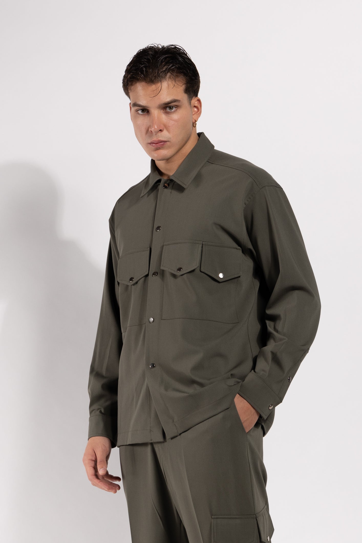 Camicia Gavroche con tasche frontali in tessuto strutturato