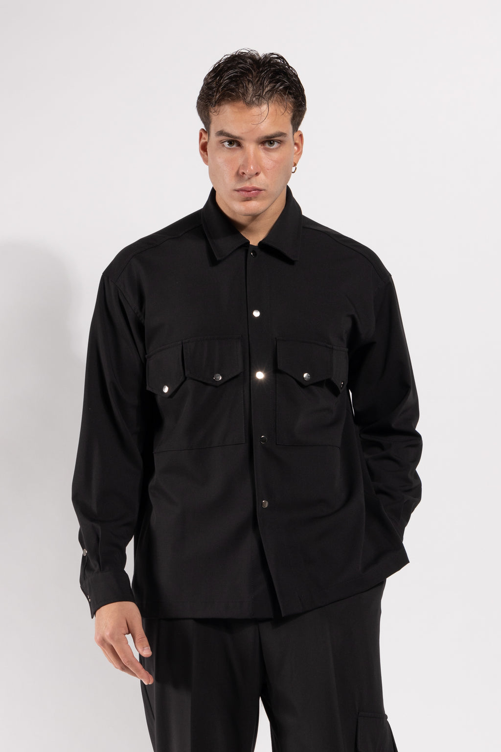 Camicia Gavroche con tasche frontali in tessuto strutturato