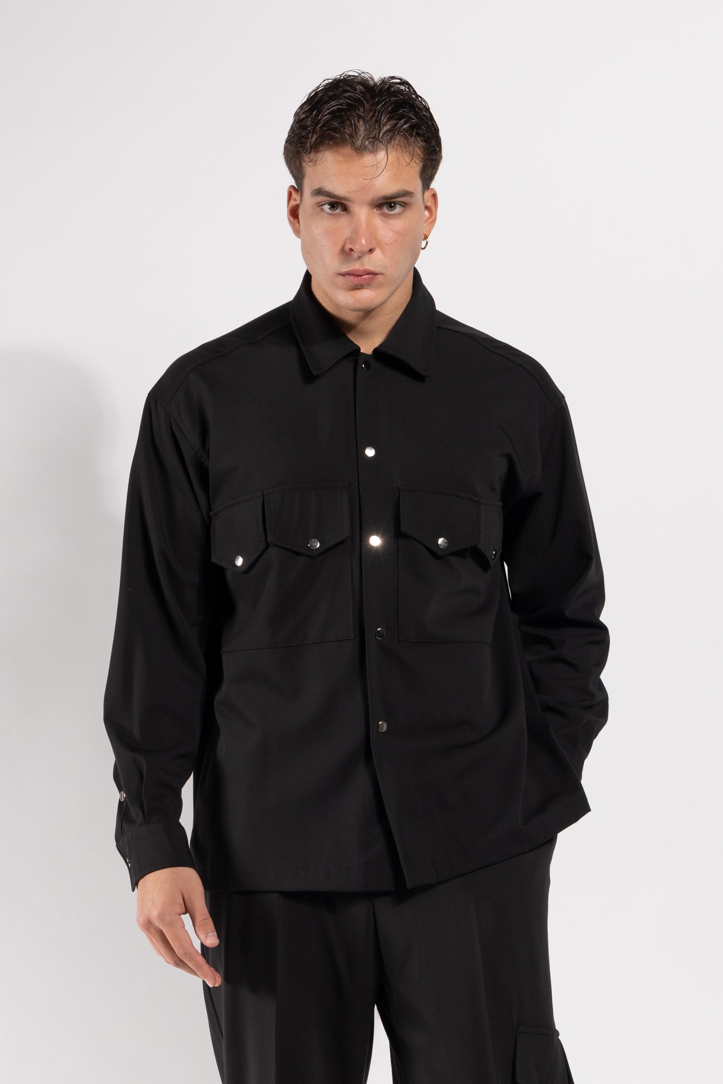 Camicia Gavroche con tasche frontali in tessuto strutturato