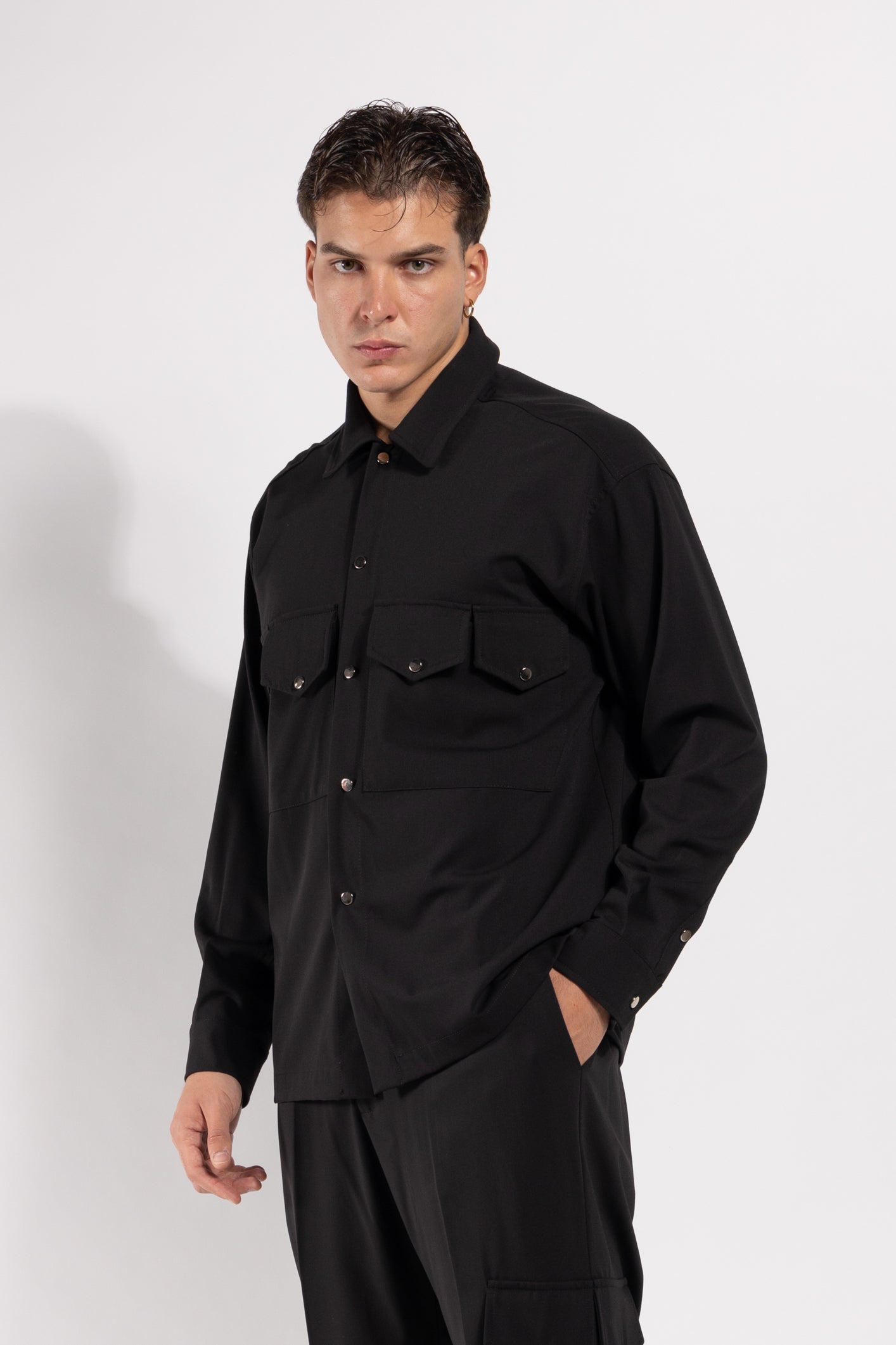 Camicia Gavroche con tasche frontali in tessuto strutturato