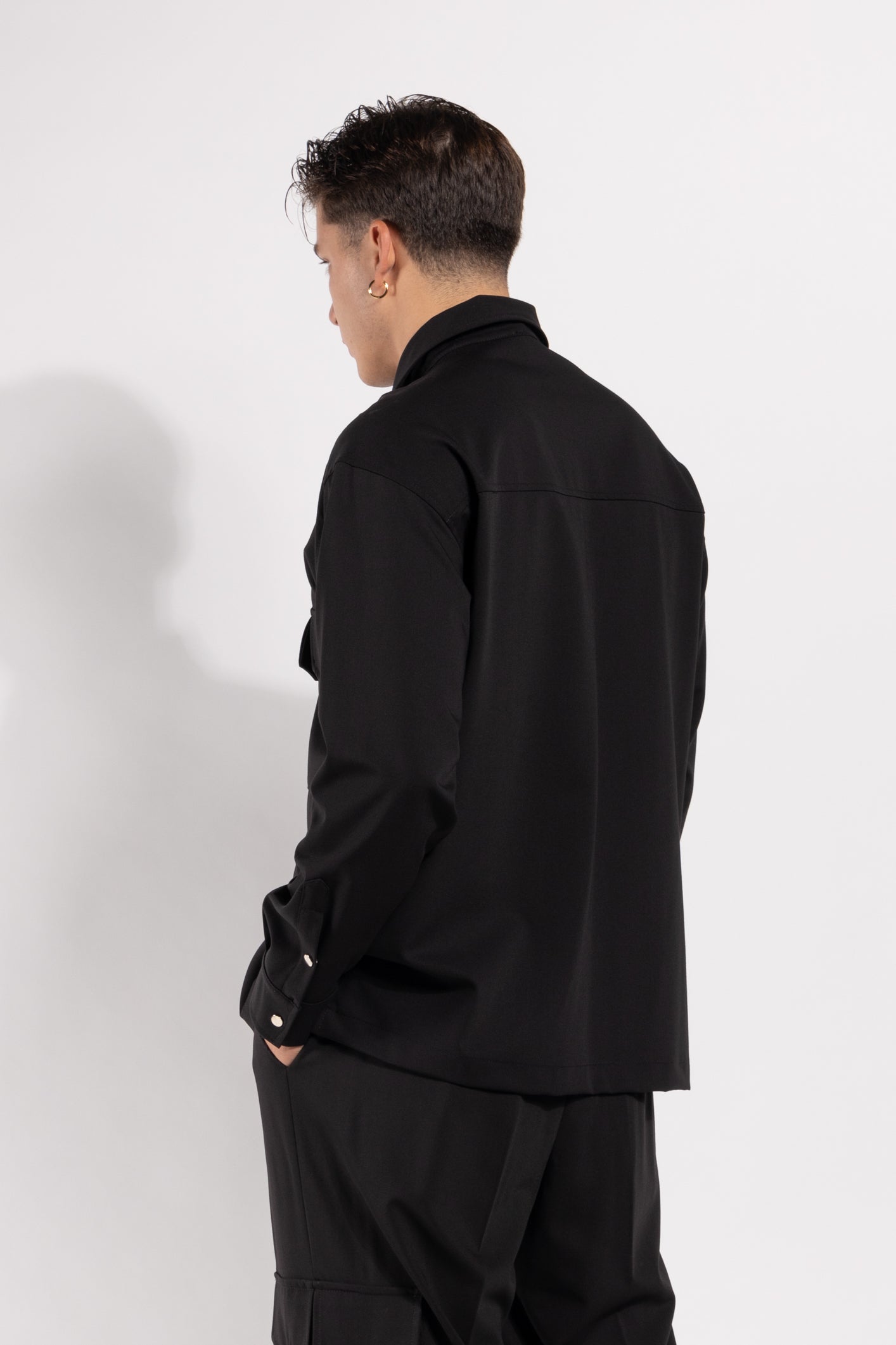 Camicia Gavroche con tasche frontali in tessuto strutturato