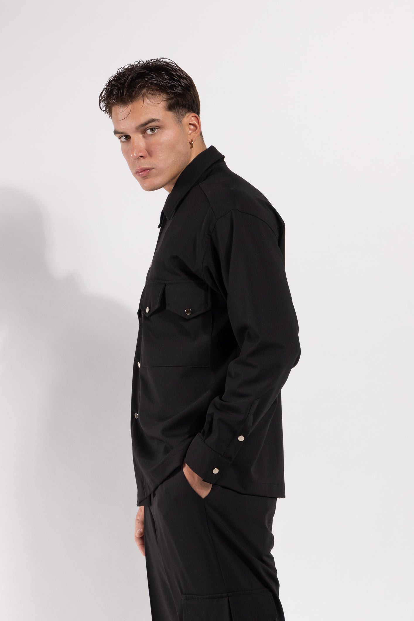 Camicia Gavroche con tasche frontali in tessuto strutturato