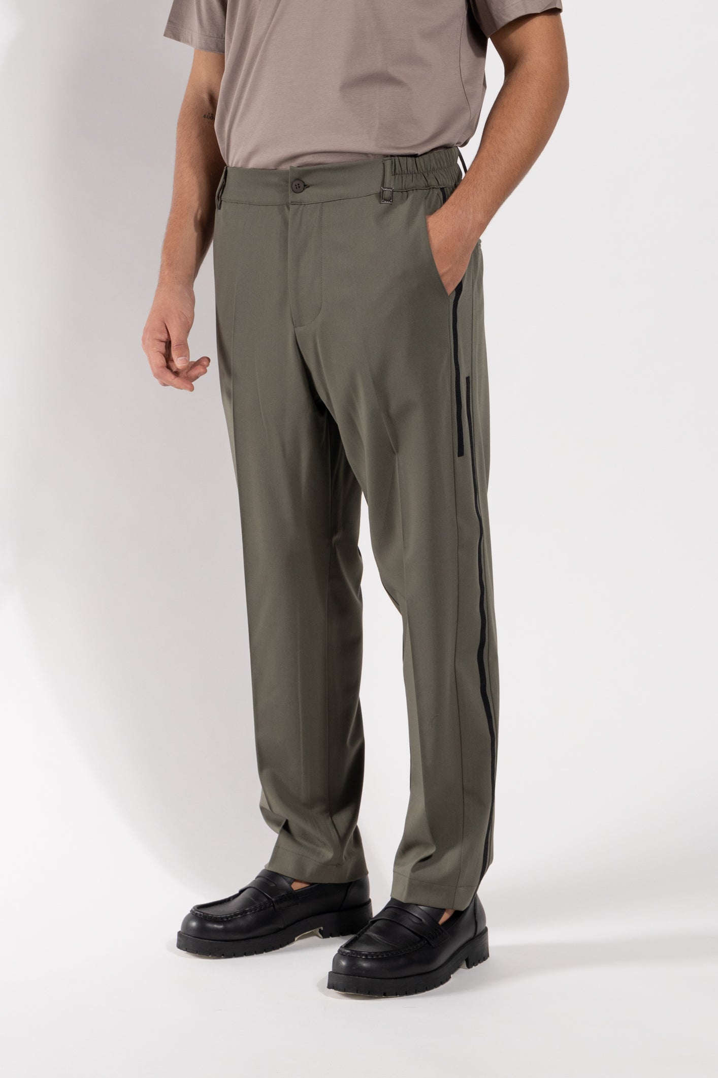 Pantalone Gavroche con bande laterali tono su tono
