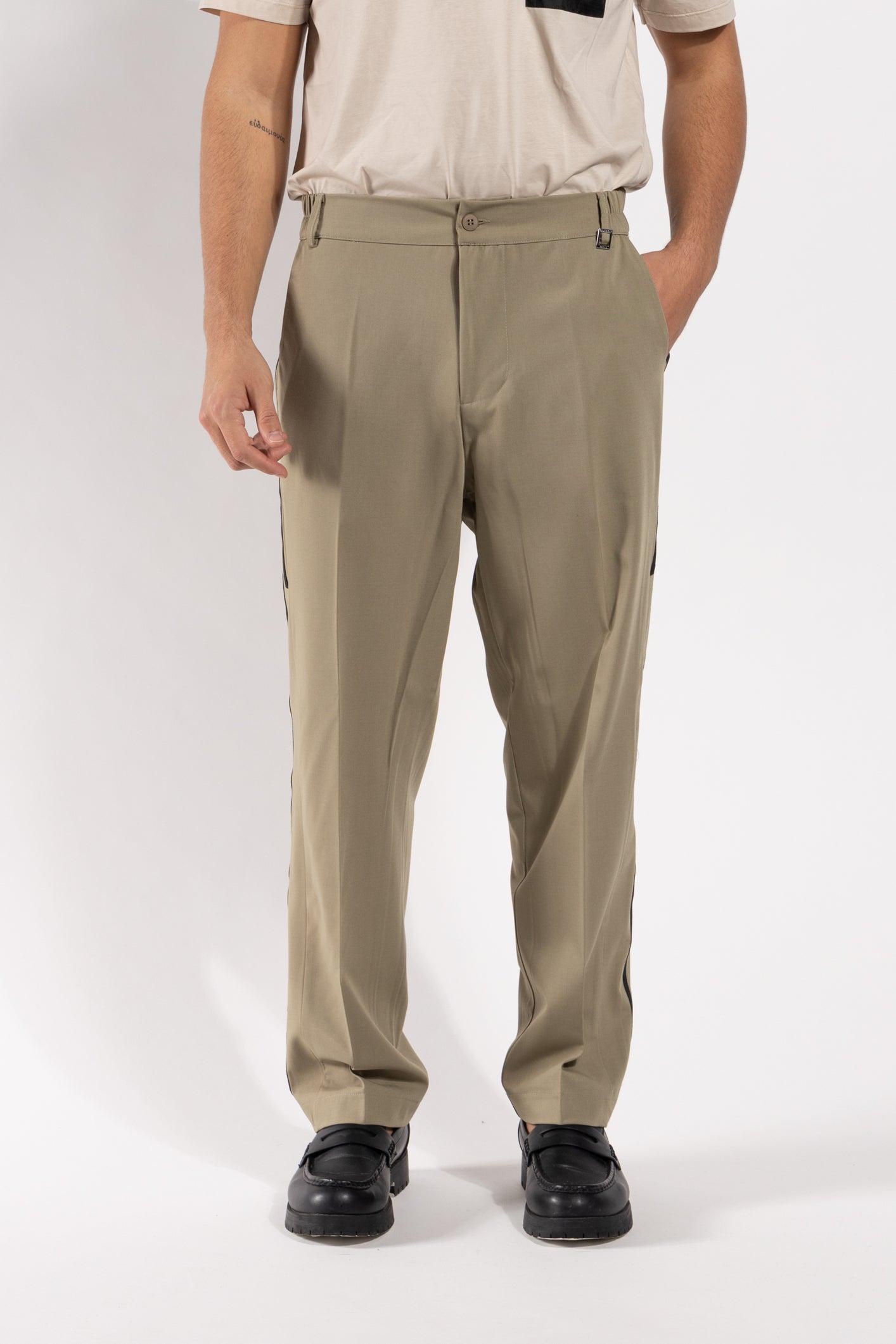 Pantalone Gavroche con bande laterali tono su tono