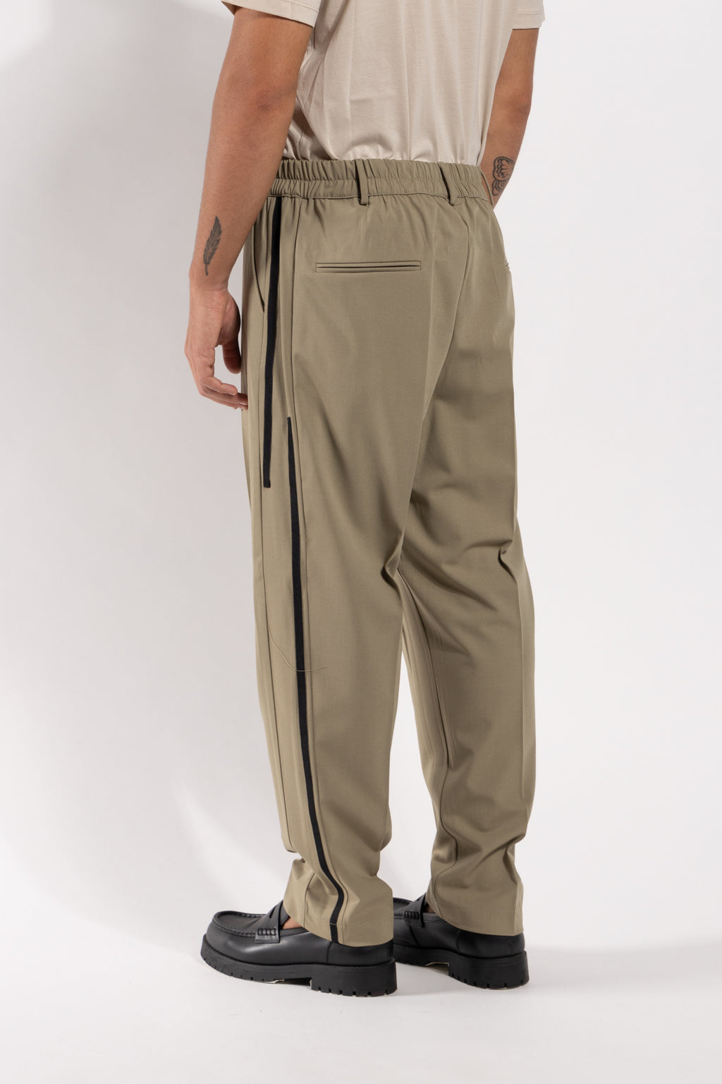 Pantalone Gavroche con bande laterali tono su tono