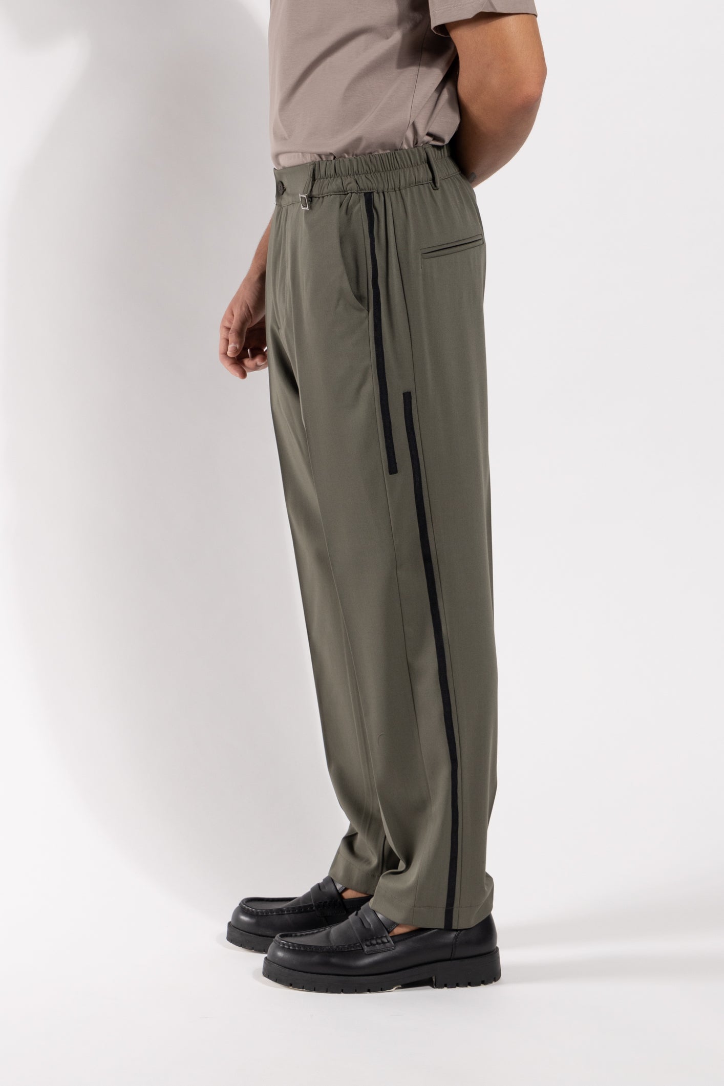 Pantalone Gavroche con bande laterali tono su tono