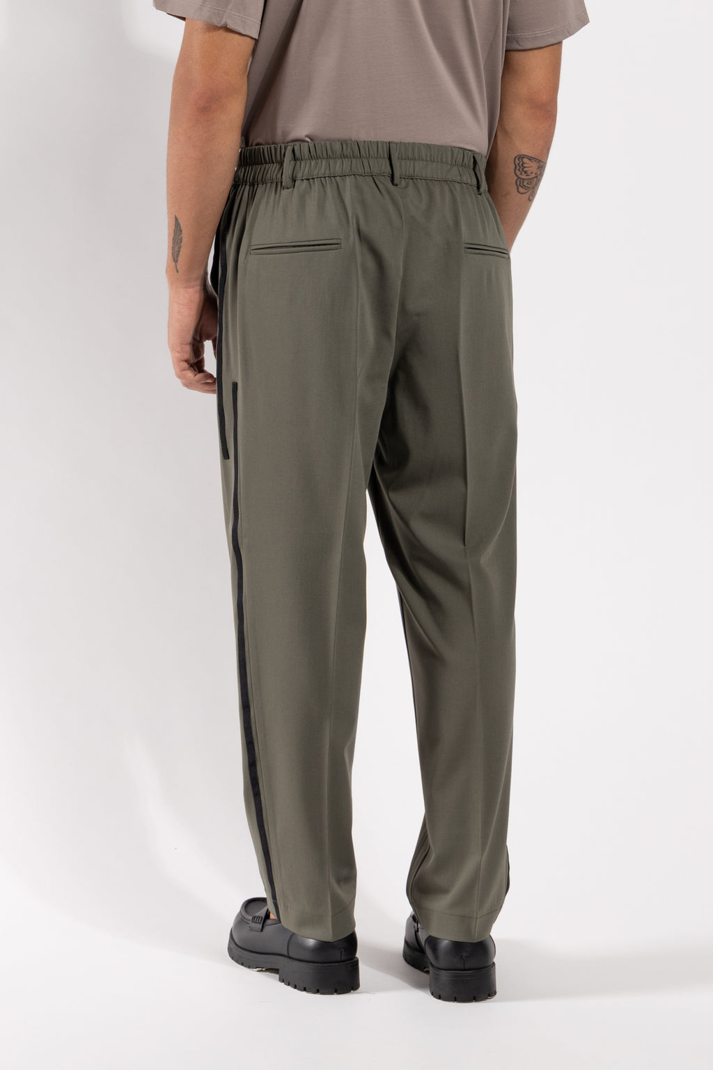 Pantalone Gavroche con bande laterali tono su tono