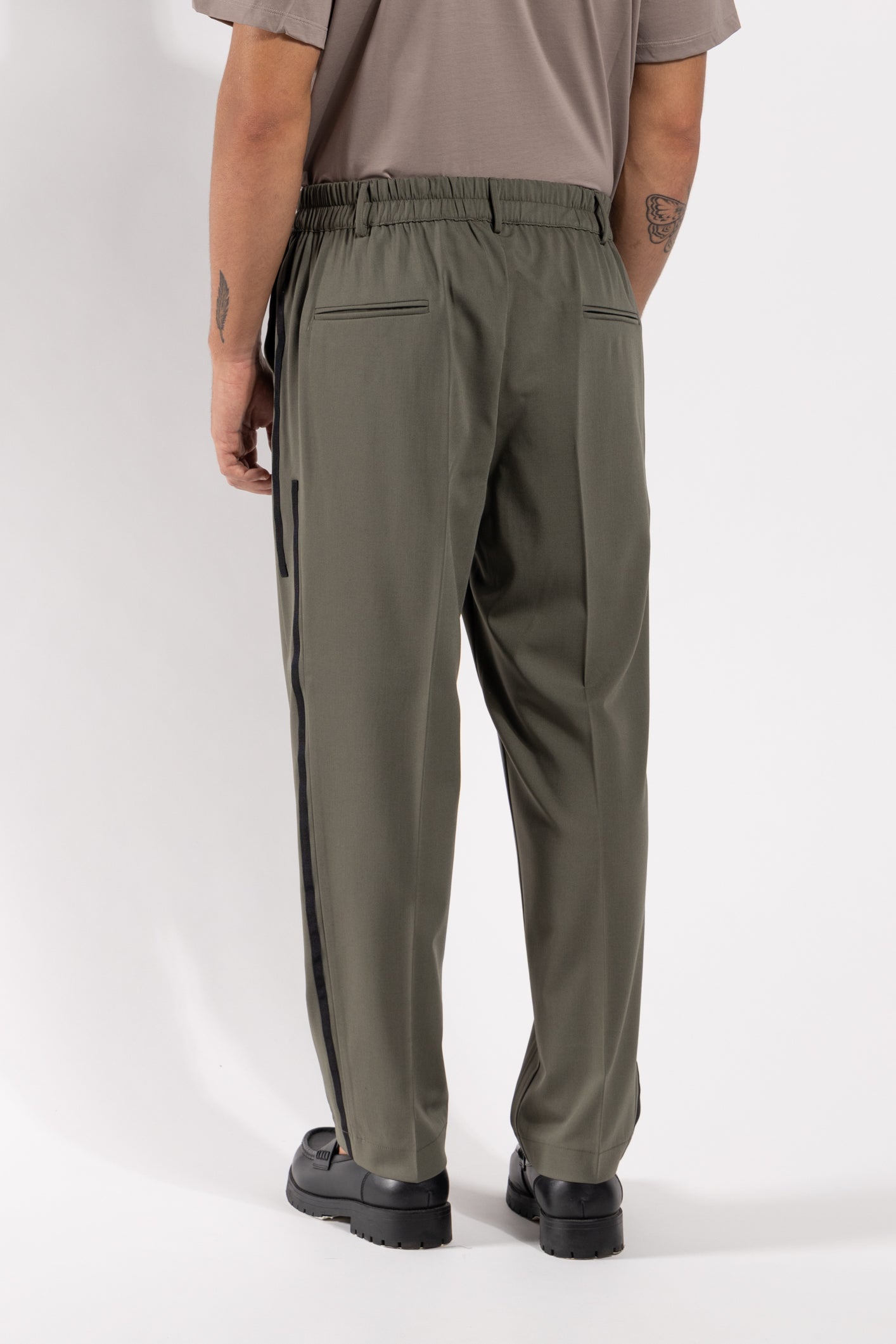 Pantalone Gavroche con bande laterali tono su tono
