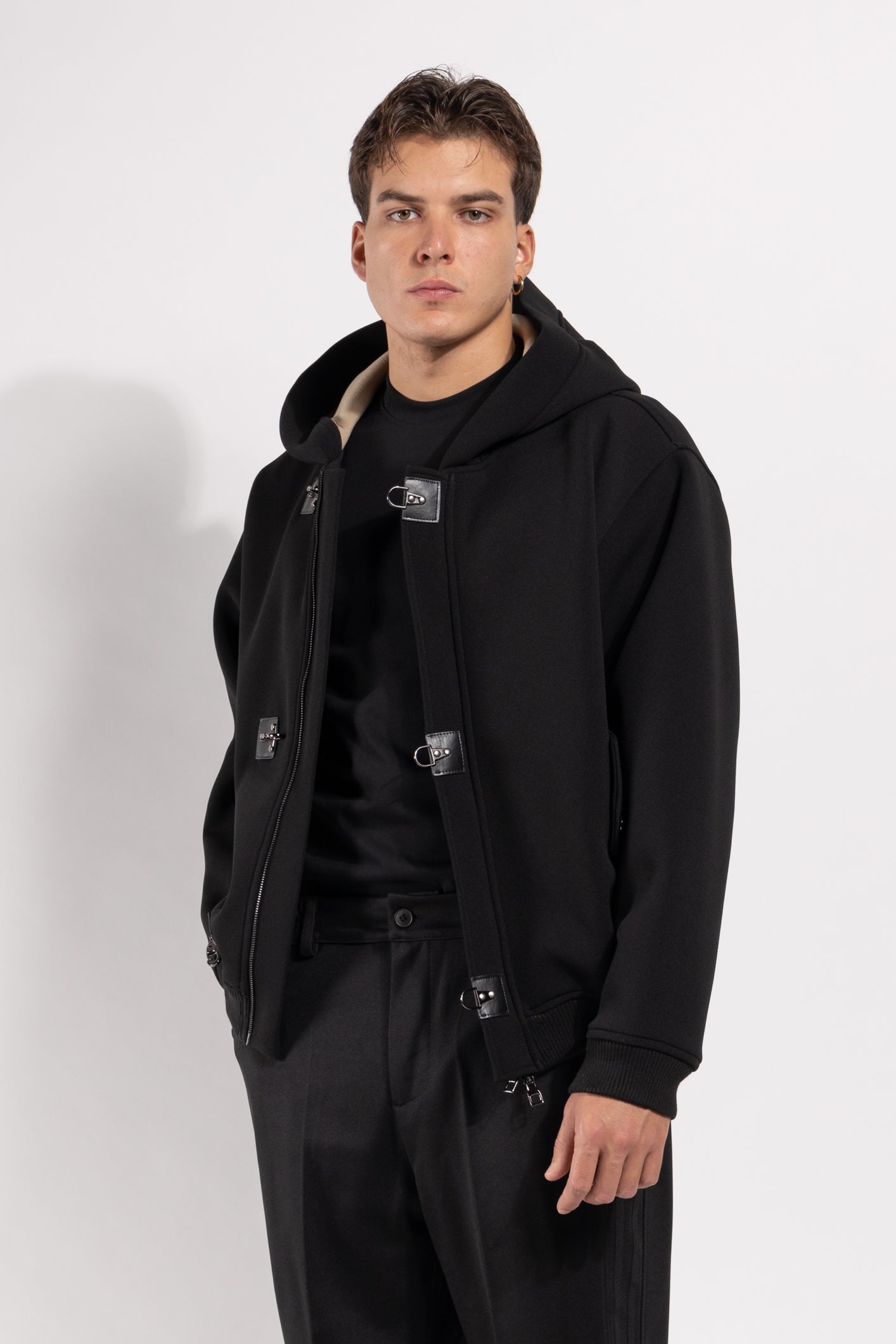 Giubbotto Gavroche con alamari metallici e cappuccio