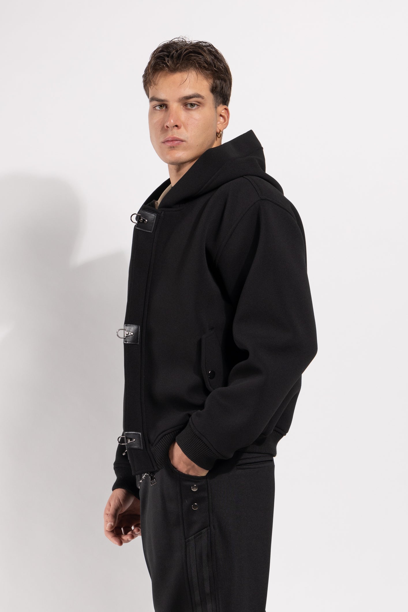 Giubbotto Gavroche con alamari metallici e cappuccio