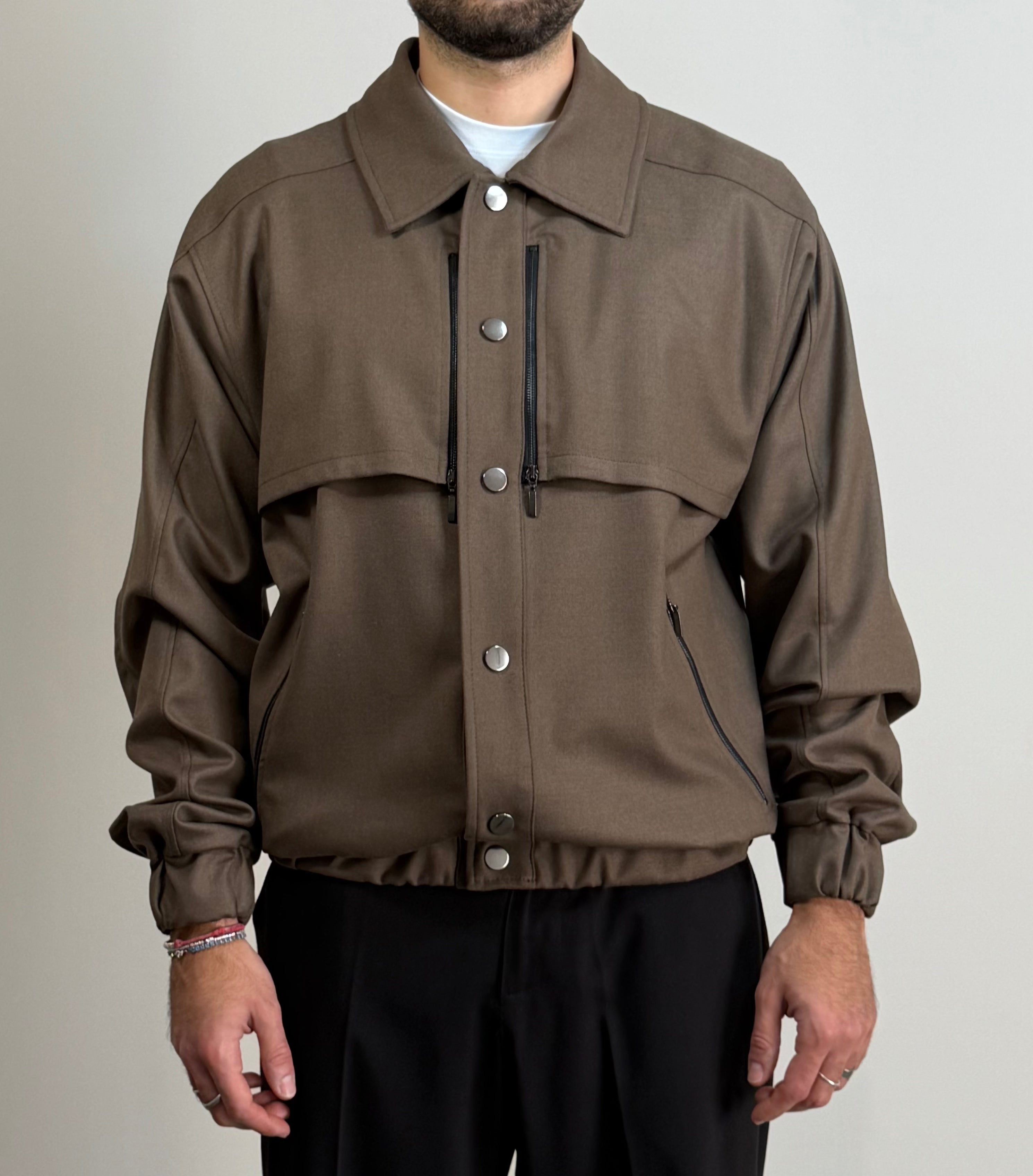 Giubbotto Gavroche con bottoni a pressione e zip con dettagli