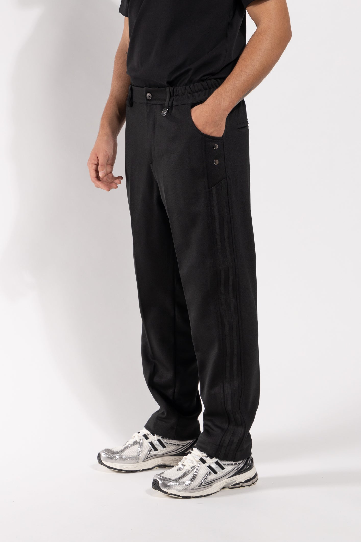 Pantalone Gavroche con banda laterale tono su tono