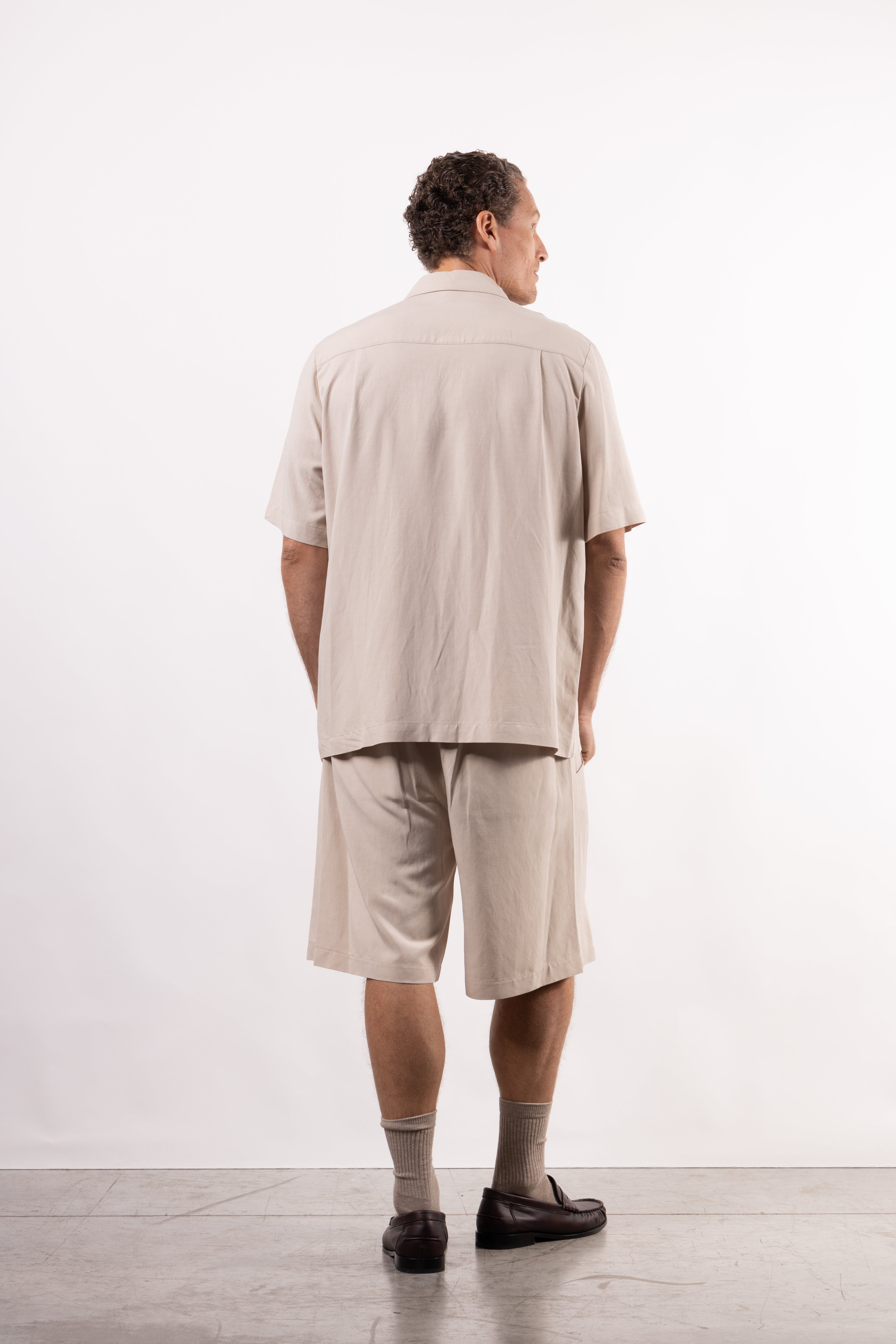 Camicia in viscosa e lino con tasconi frontali oversize