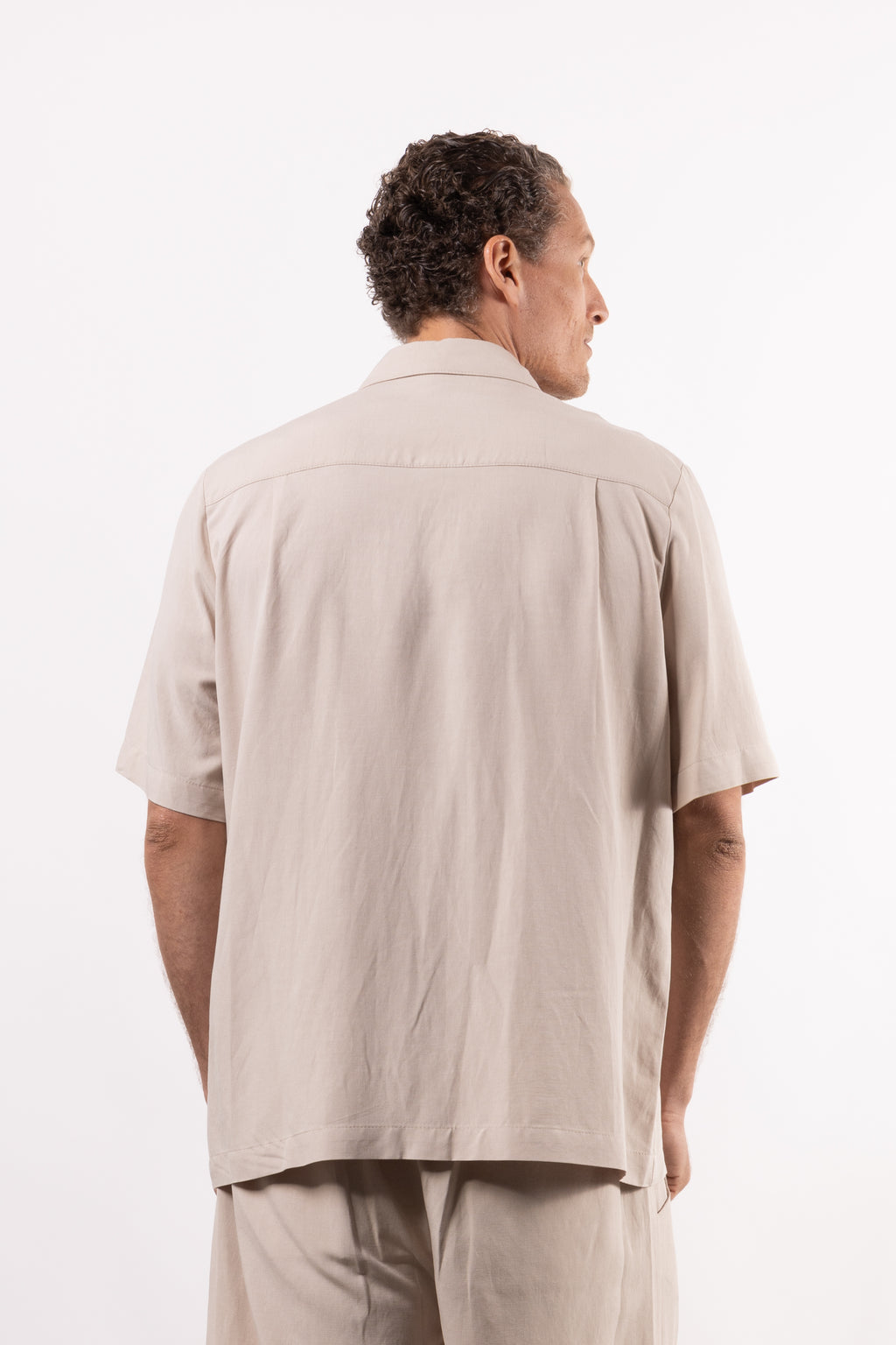 Camicia in viscosa e lino con tasconi frontali oversize
