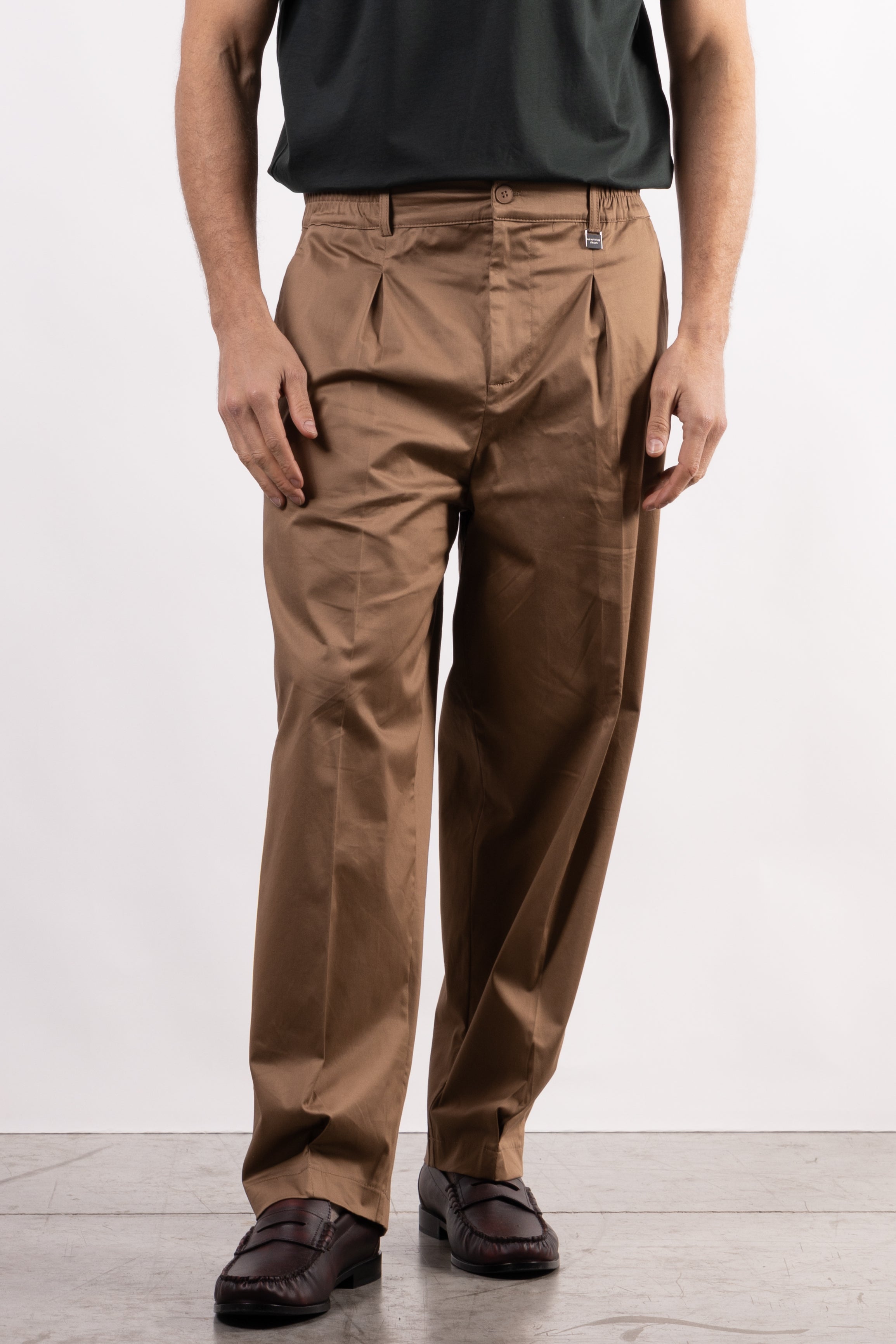 Pantalone in cotone con pence