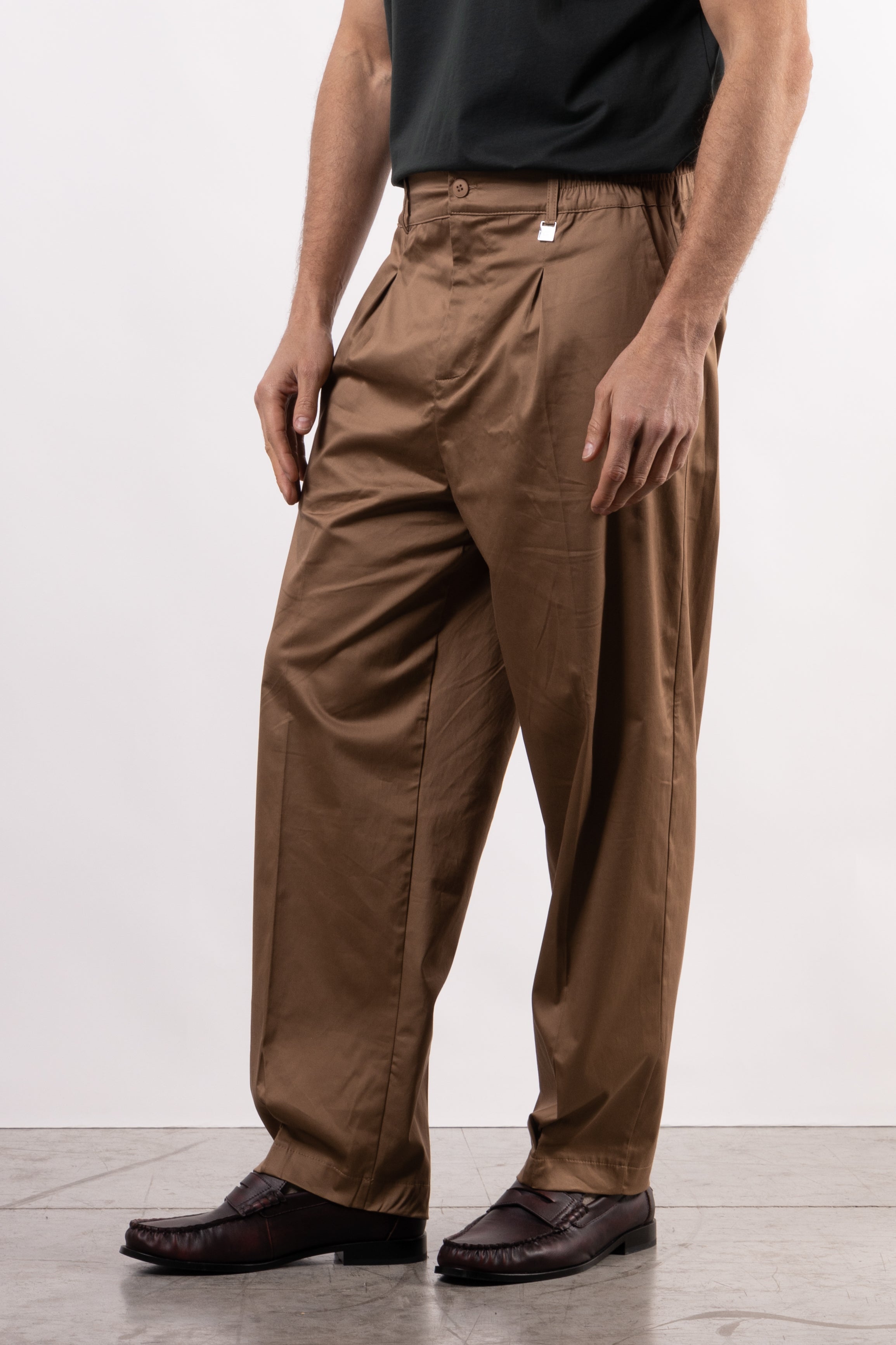 Pantalone in cotone con pence