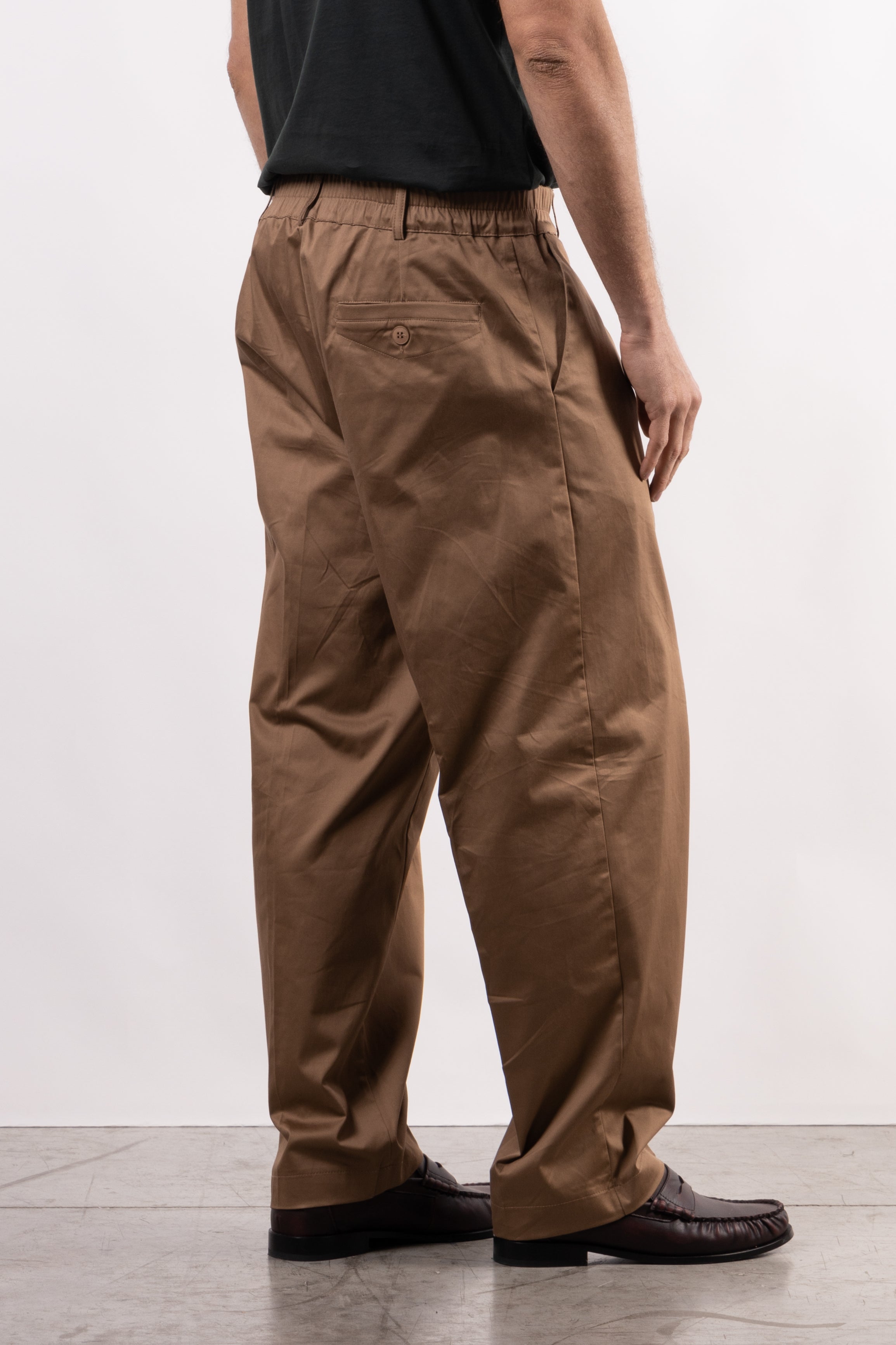 Pantalone in cotone con pence