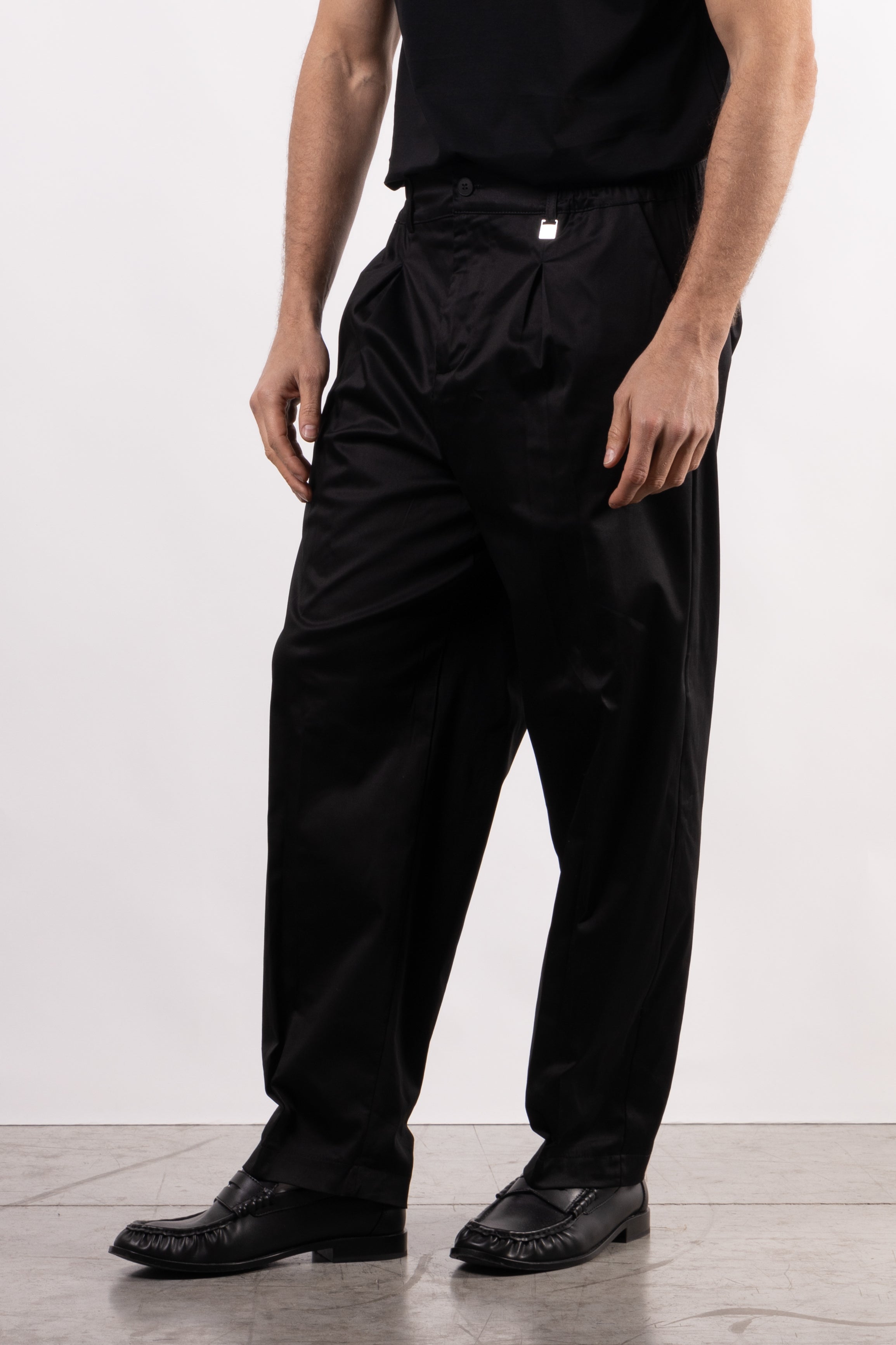 Pantalone in cotone con pence