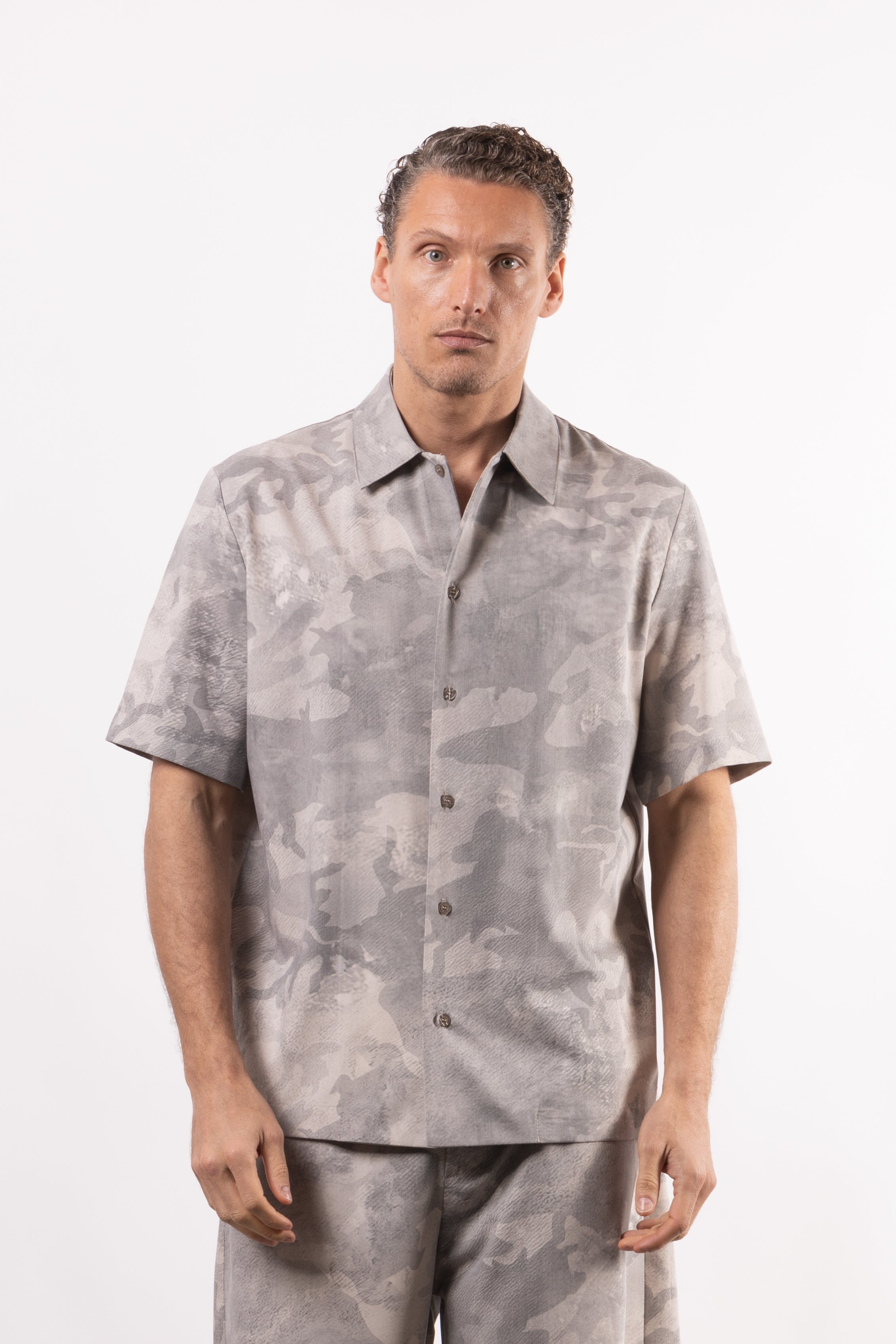 Camicia in viscosa camouflage