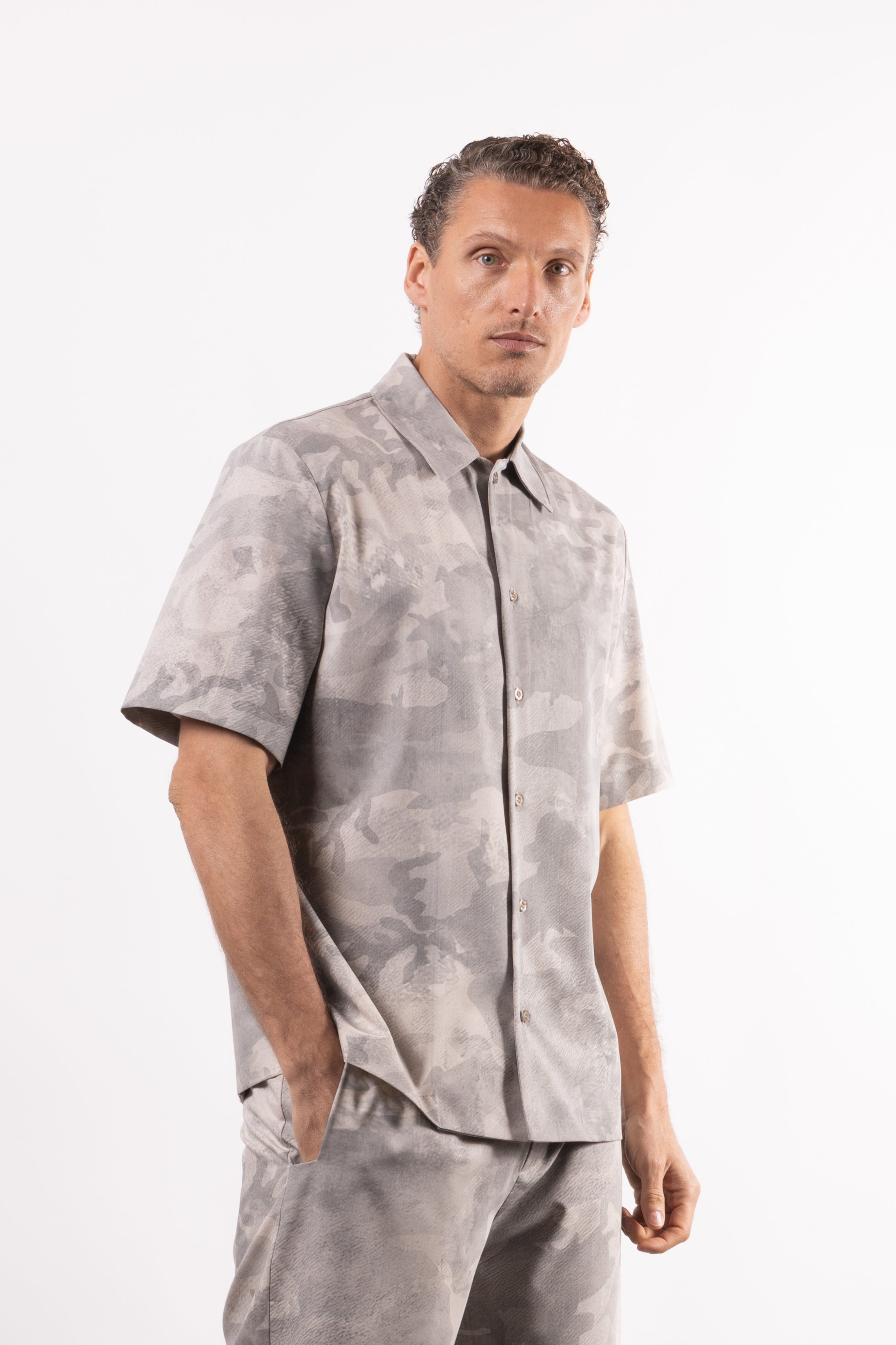 Camicia in viscosa camouflage