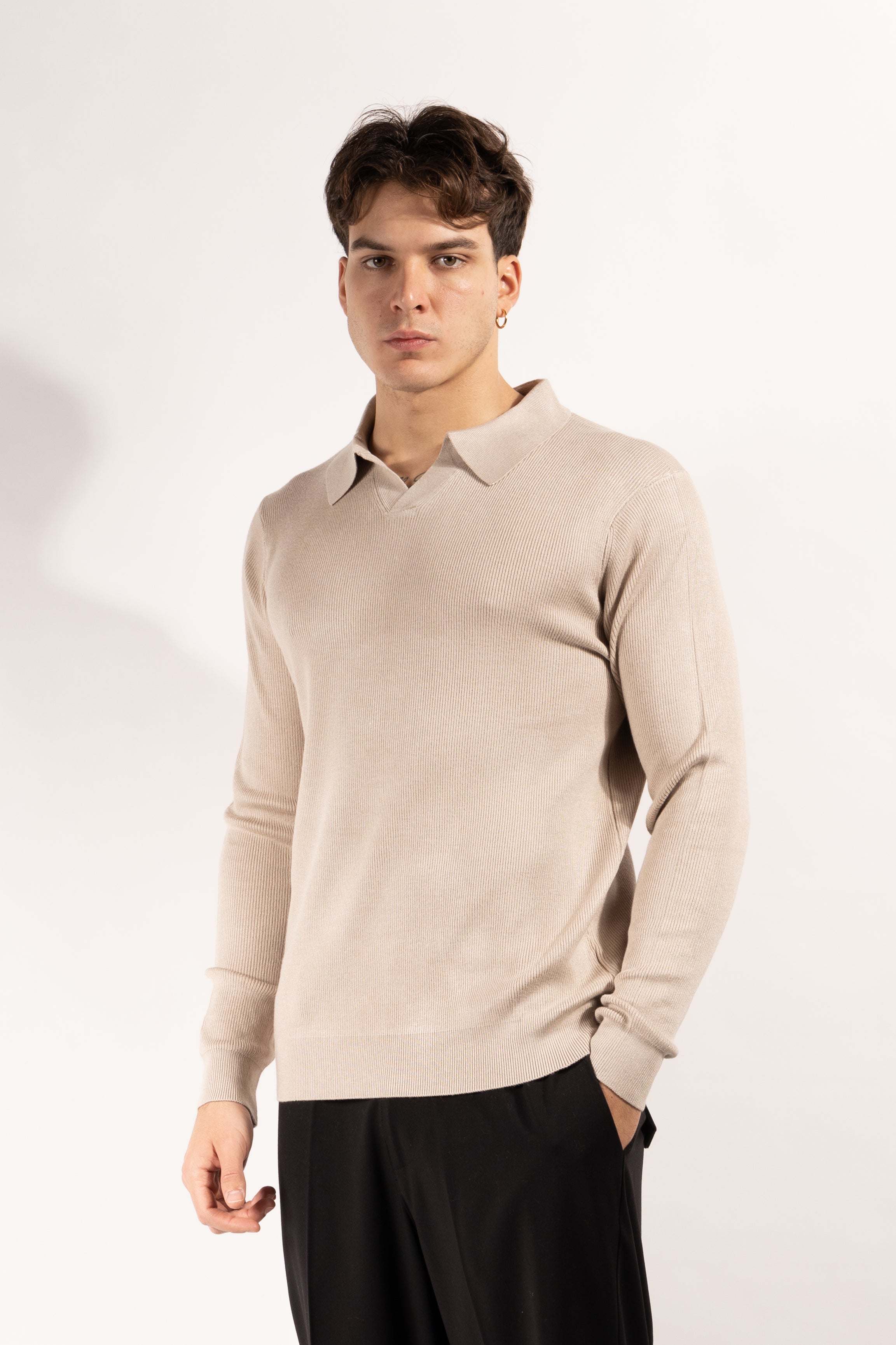 Polo Gavroche in maglia a costine con scollo a V