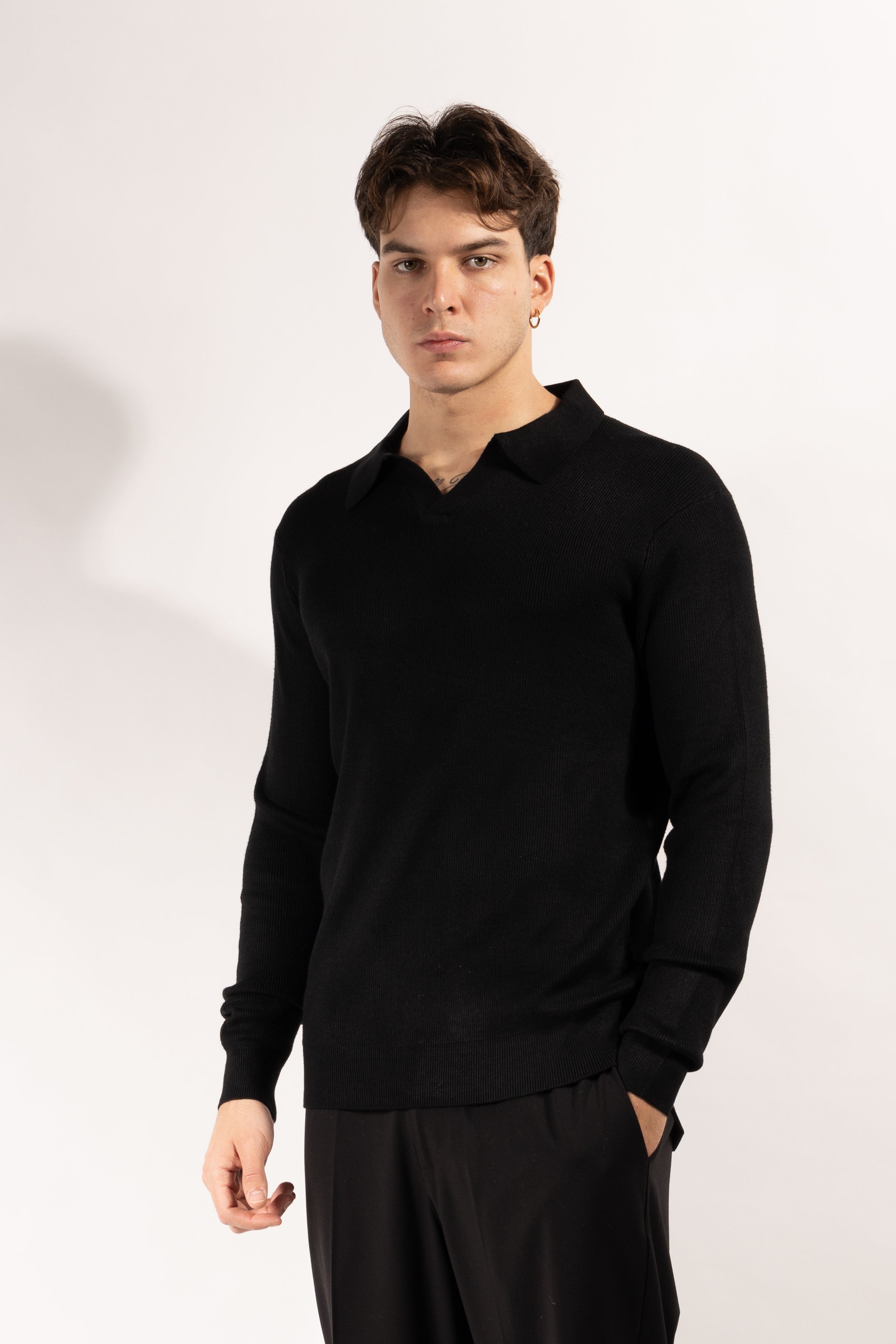 Polo Gavroche in maglia a costine con scollo a V