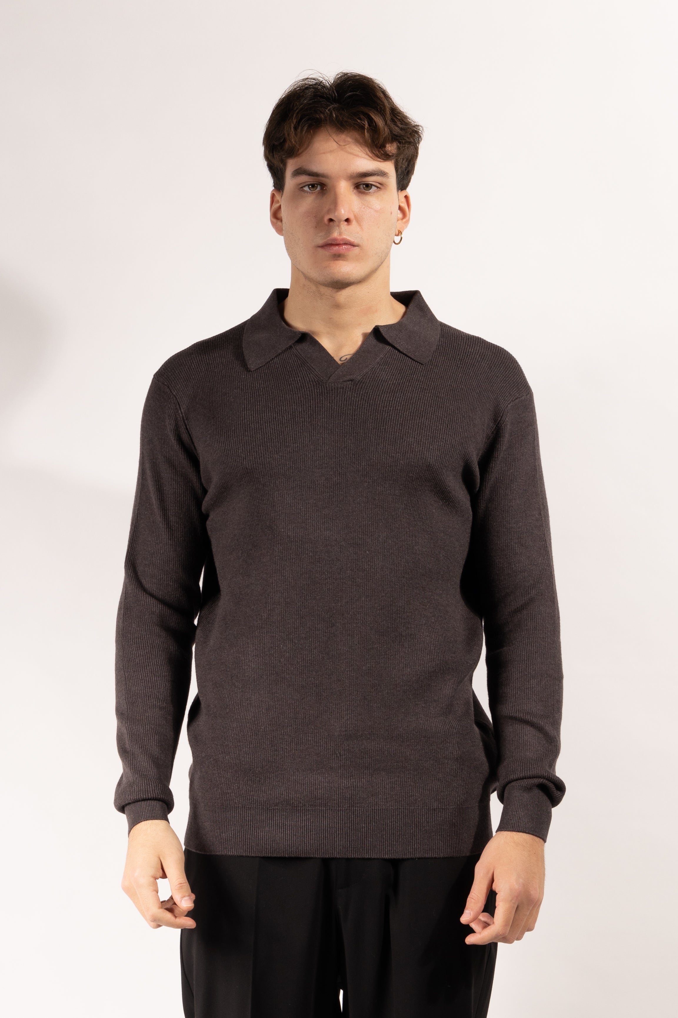 Polo Gavroche in maglia a costine con scollo a V