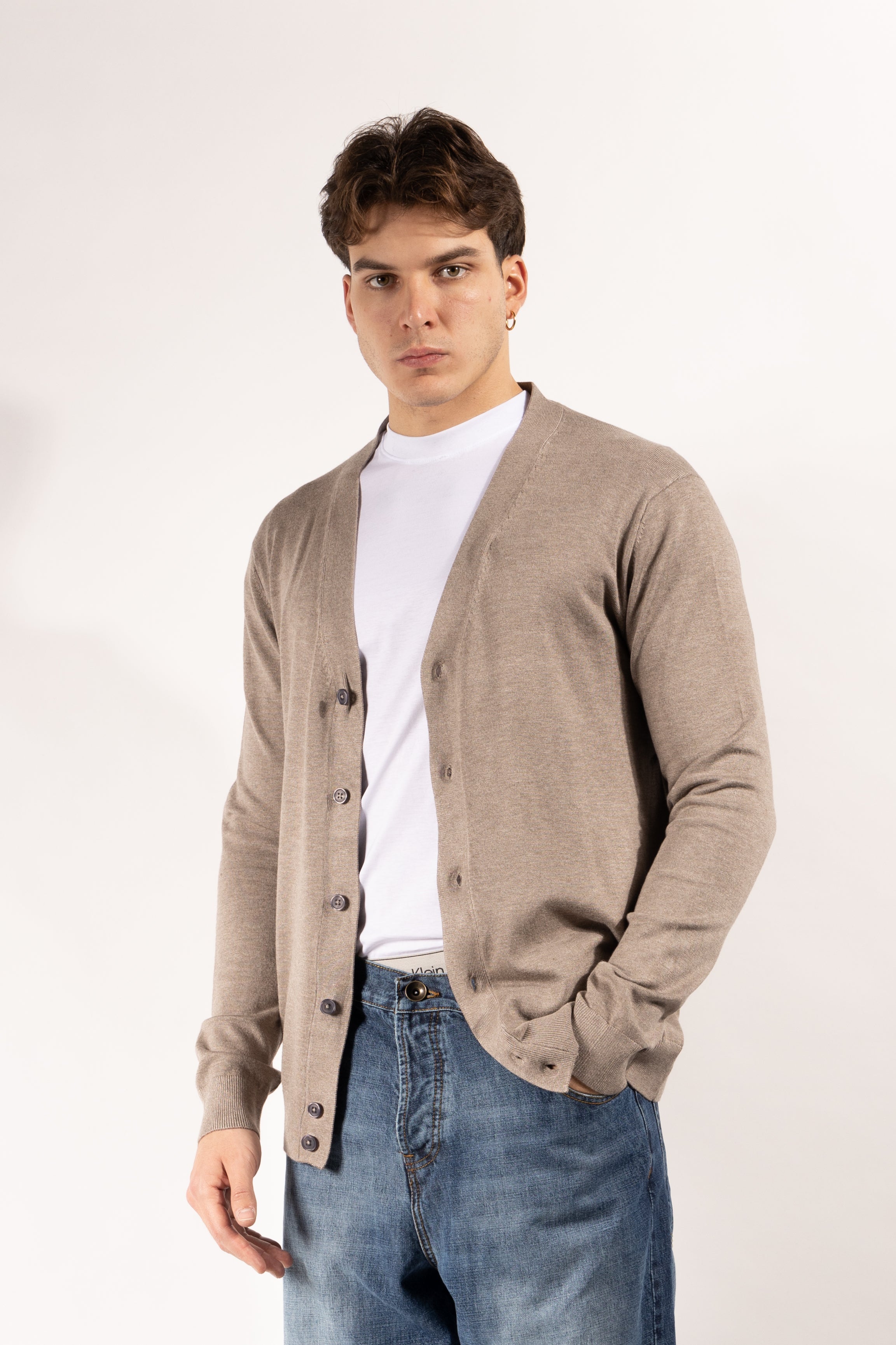 Cardigan Gavroche sei bottoni con collo a V