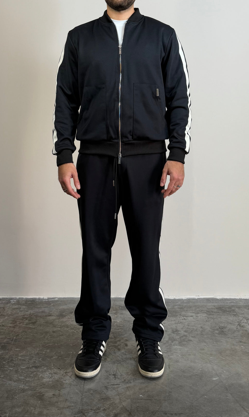 Suit Gavroche con bandine laterali a contrasto