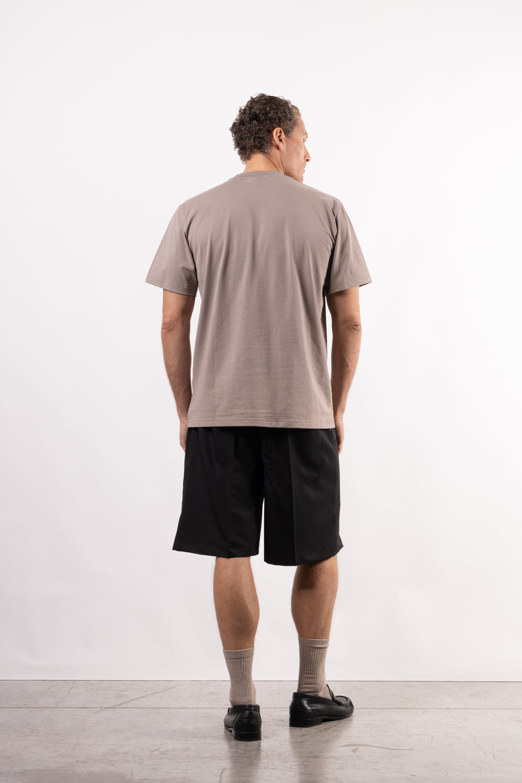 T-shirt in 100% cotone con placchetta in pelle lato cuore