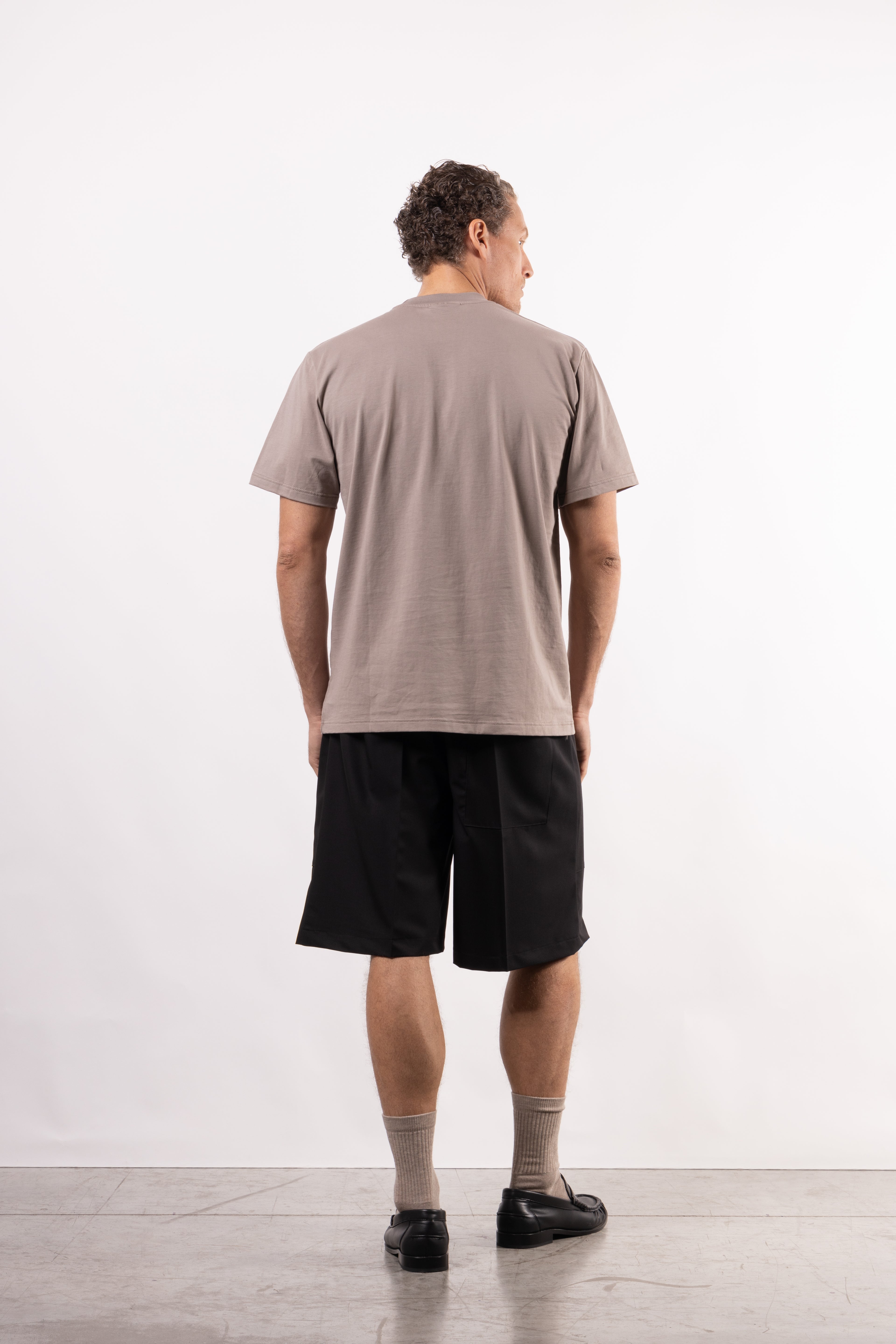 T-shirt in 100% cotone con placchetta in pelle lato cuore
