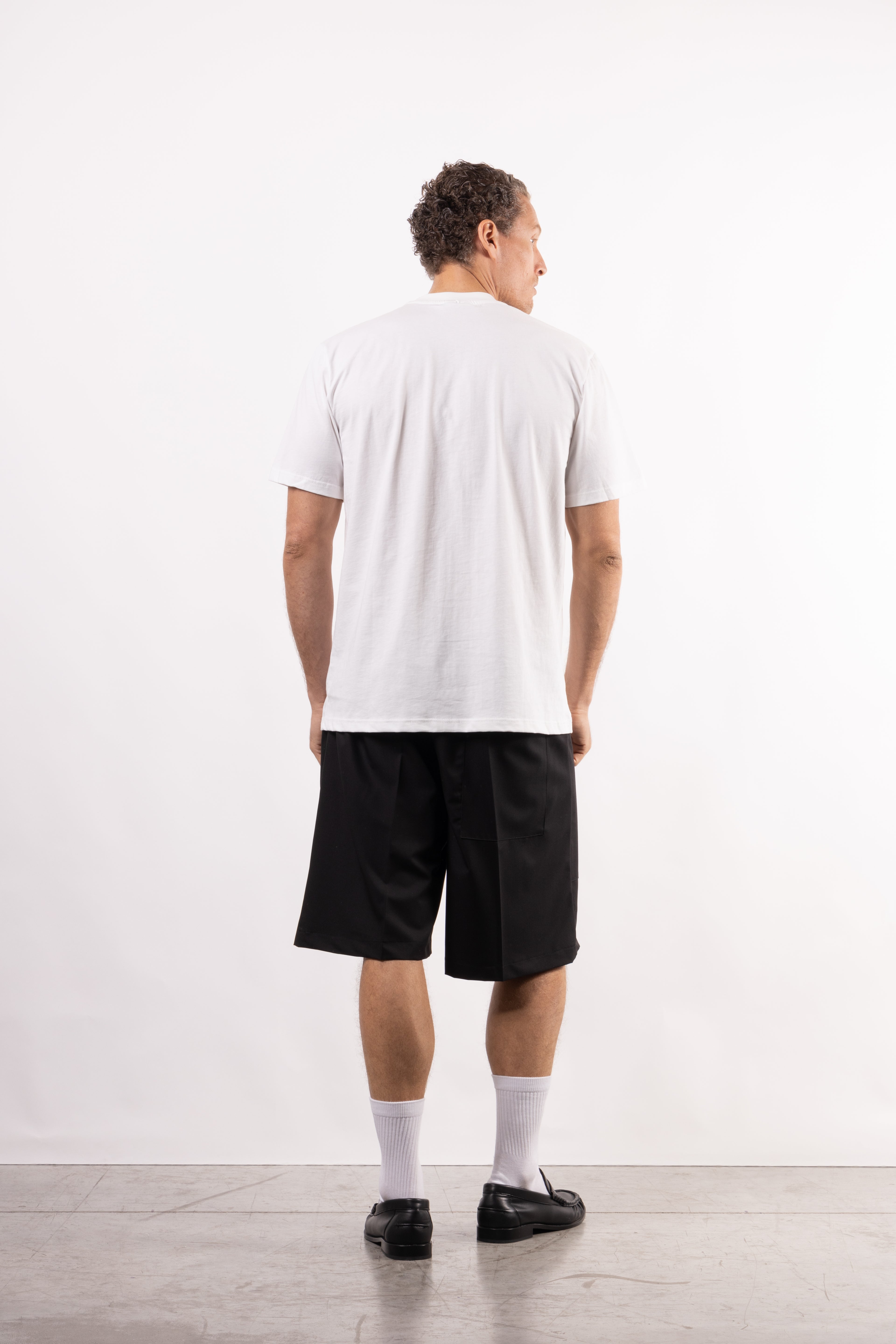 T-shirt in 100% cotone con placchetta in pelle lato cuore