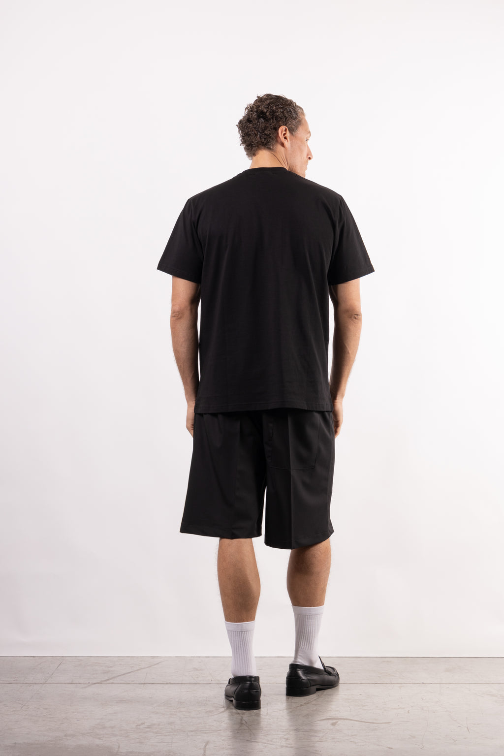 T-shirt in 100% cotone con placchetta in pelle lato cuore