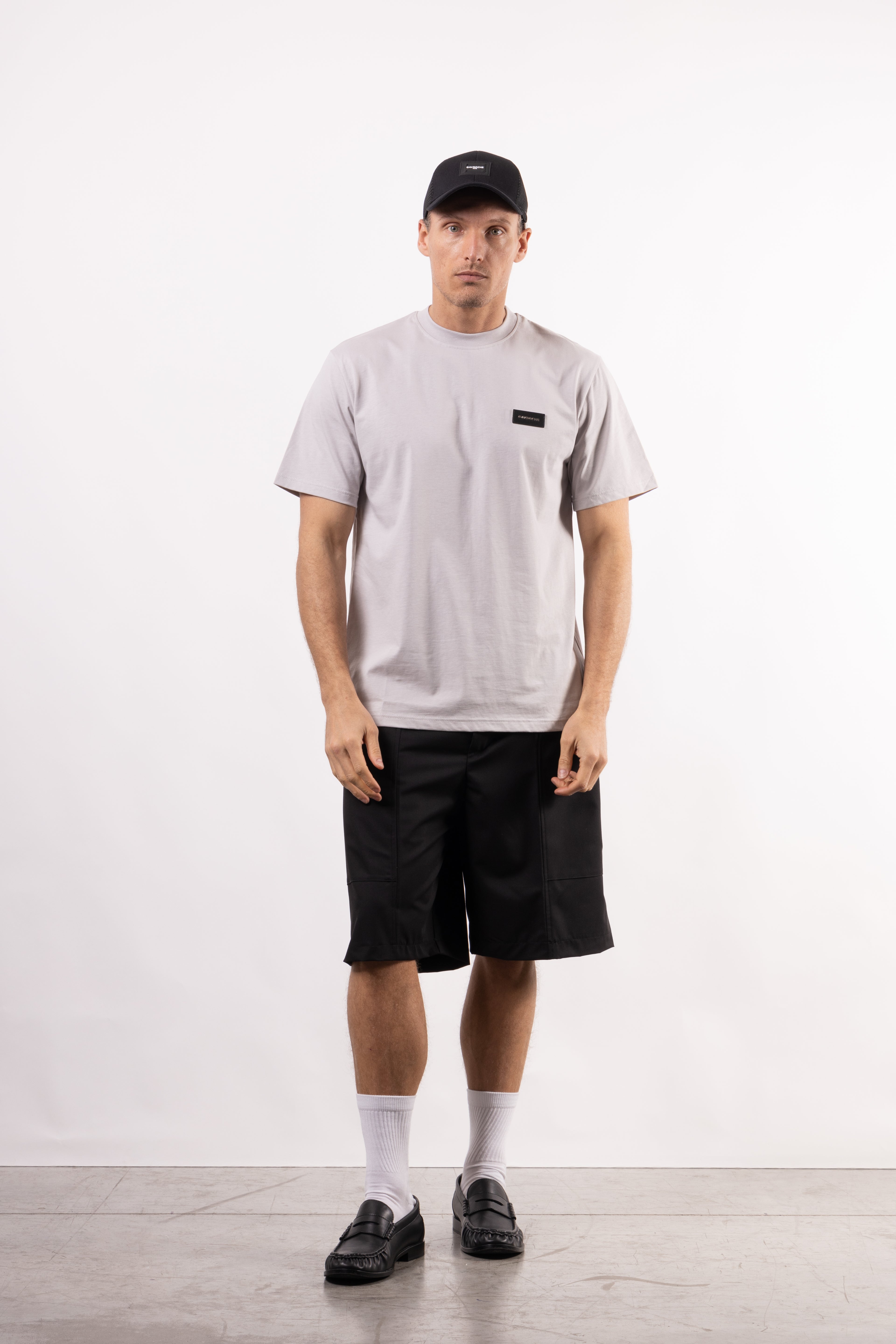 T-shirt in 100% cotone con placchetta in pelle lato cuore