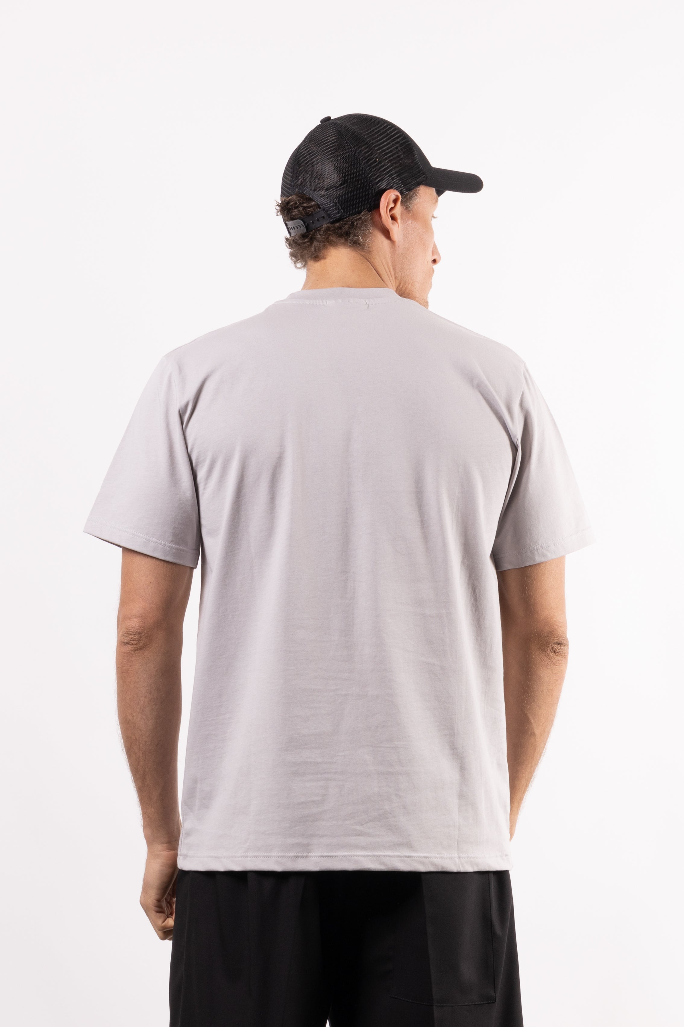 T-shirt in 100% cotone con placchetta in pelle lato cuore