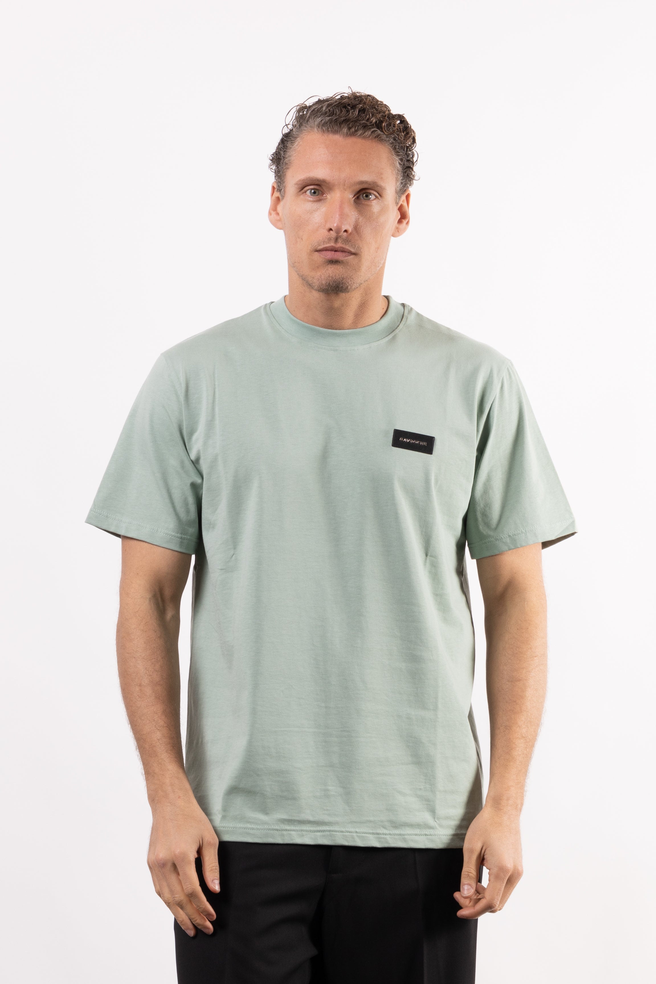 T-shirt in 100% cotone con placchetta in pelle lato cuore