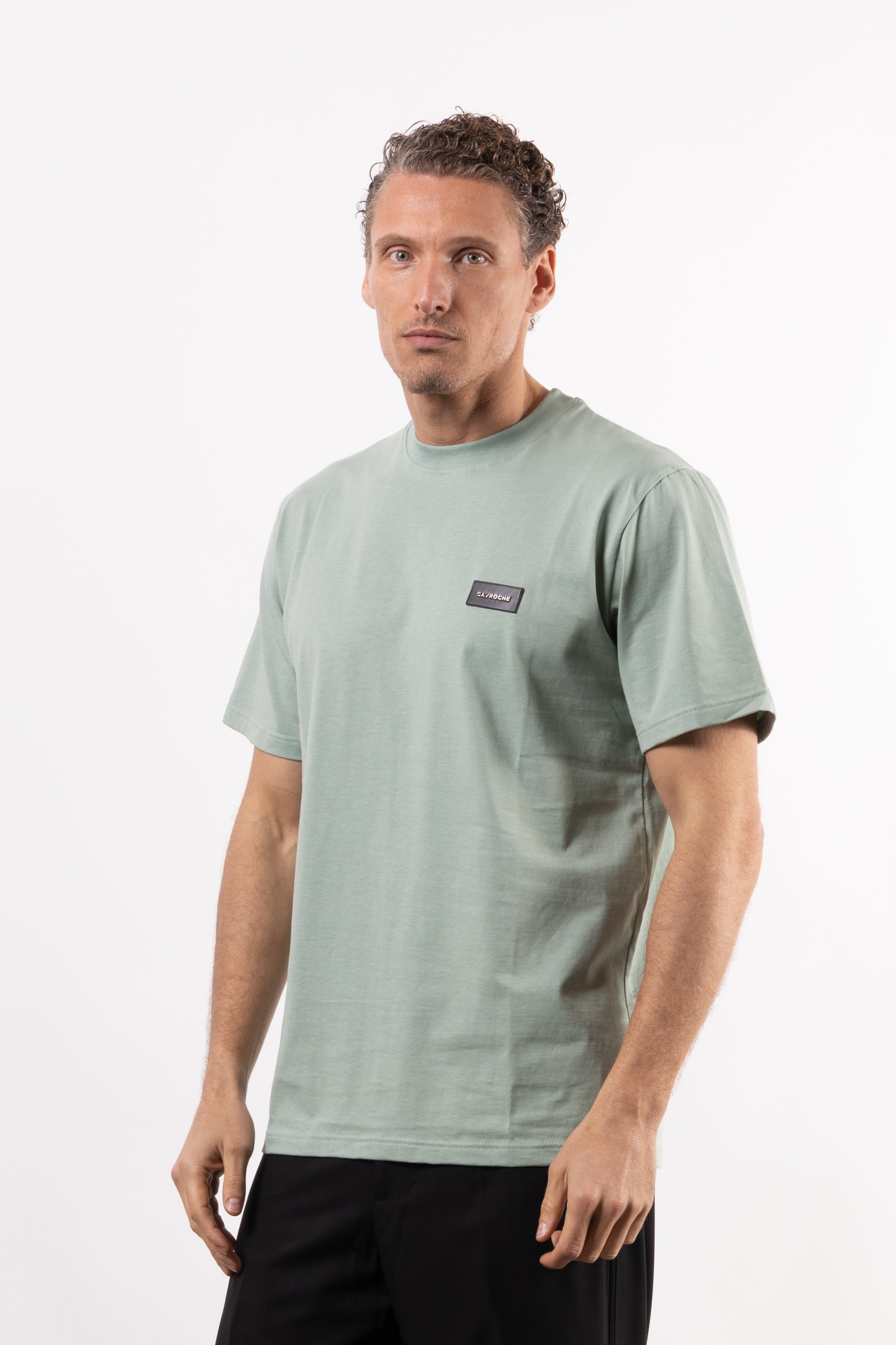 T-shirt in 100% cotone con placchetta in pelle lato cuore