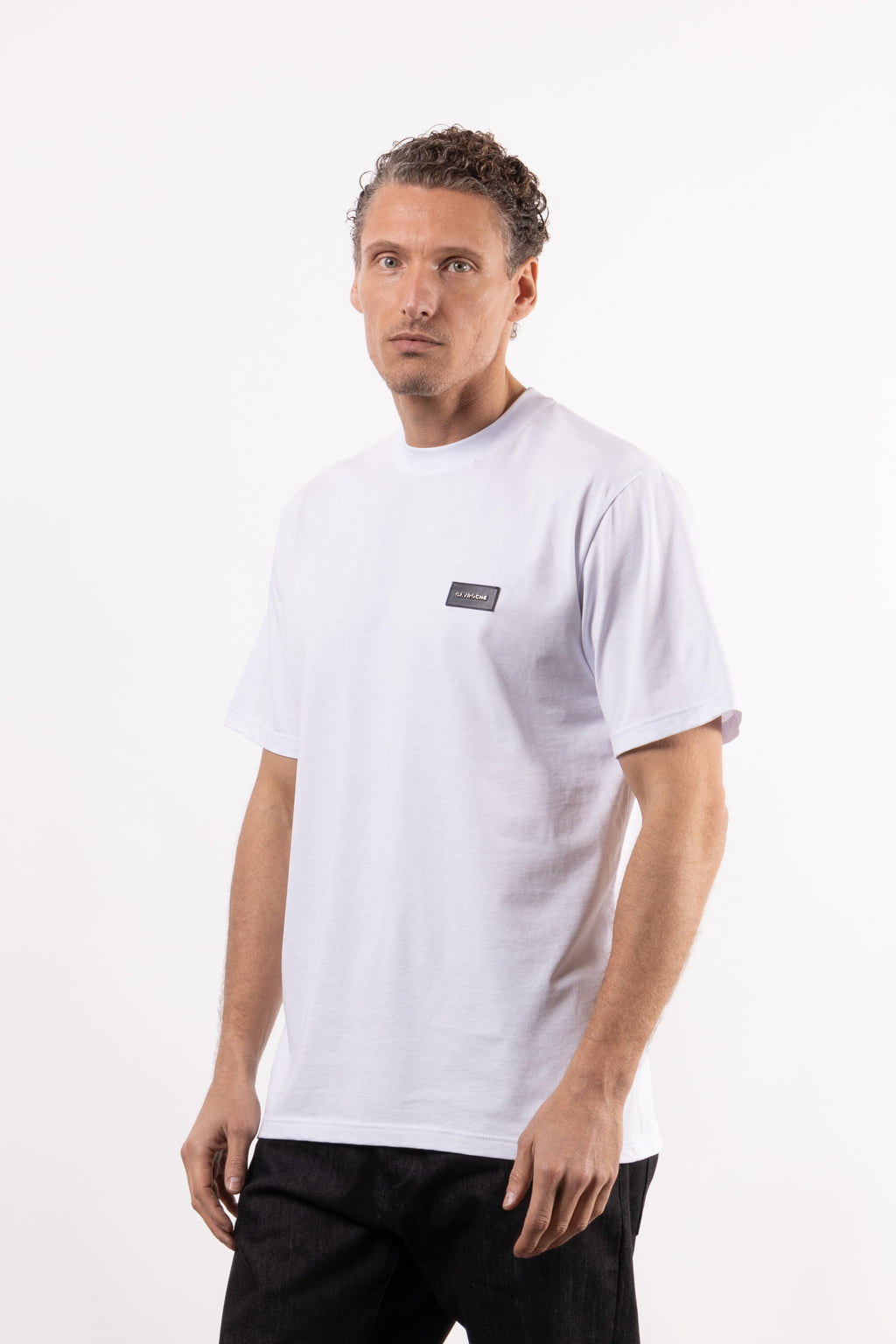 T-shirt in 100% cotone con placchetta in pelle lato cuore