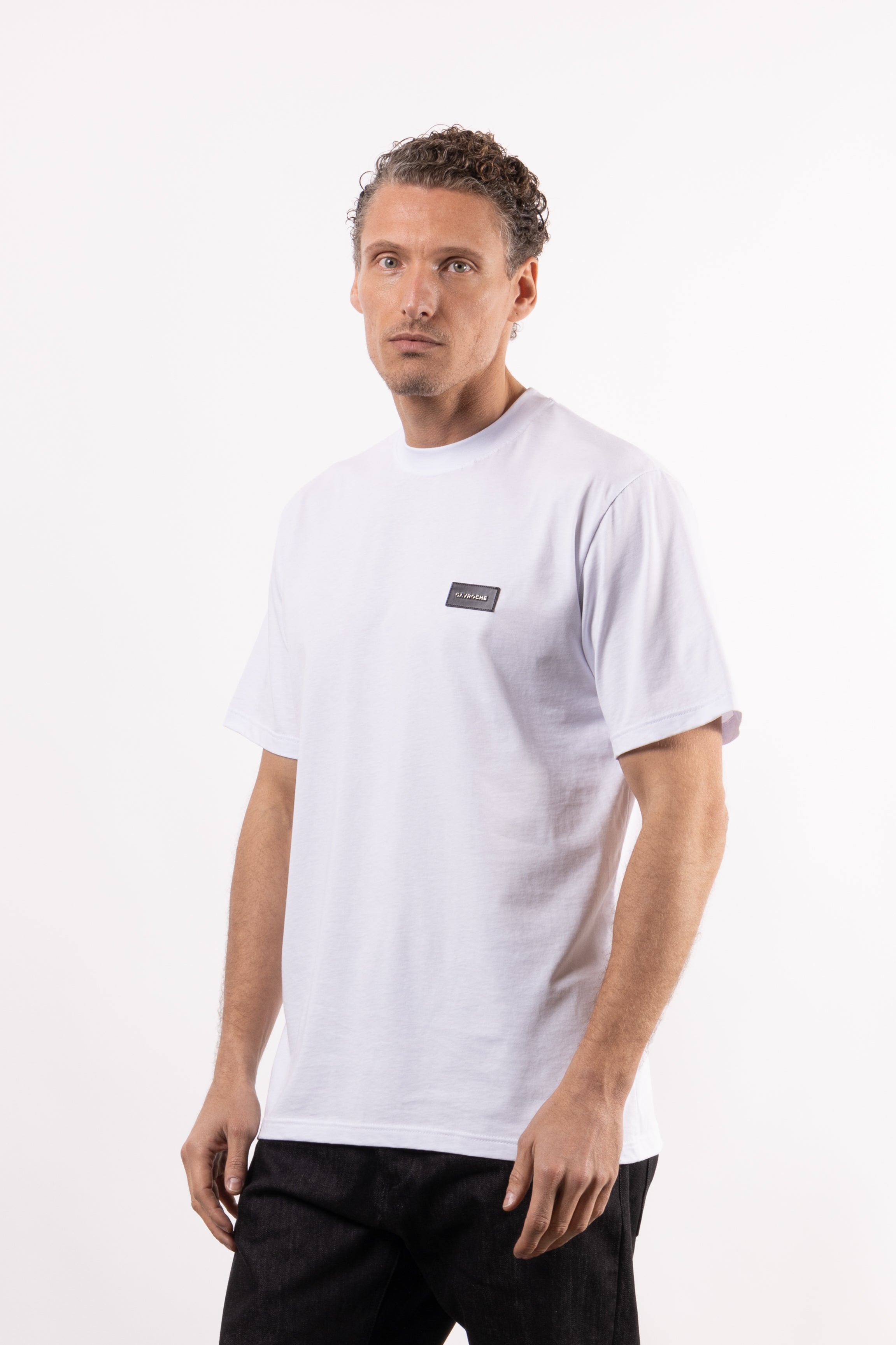 T-shirt in 100% cotone con placchetta in pelle lato cuore