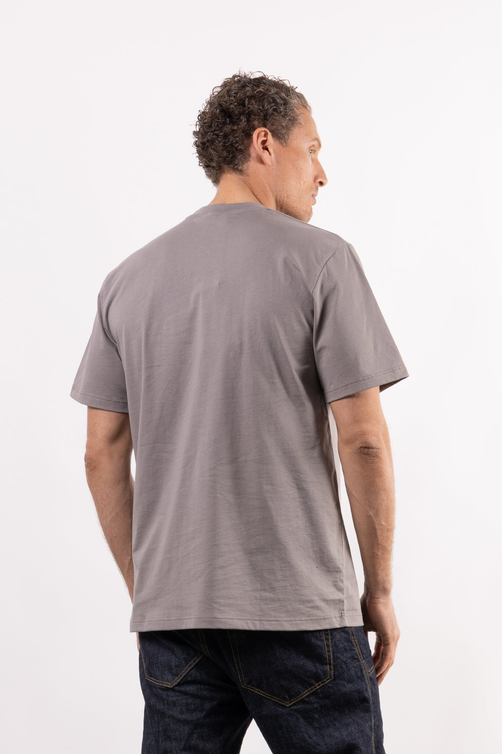T-shirt in 100% cotone con placchetta in pelle lato cuore