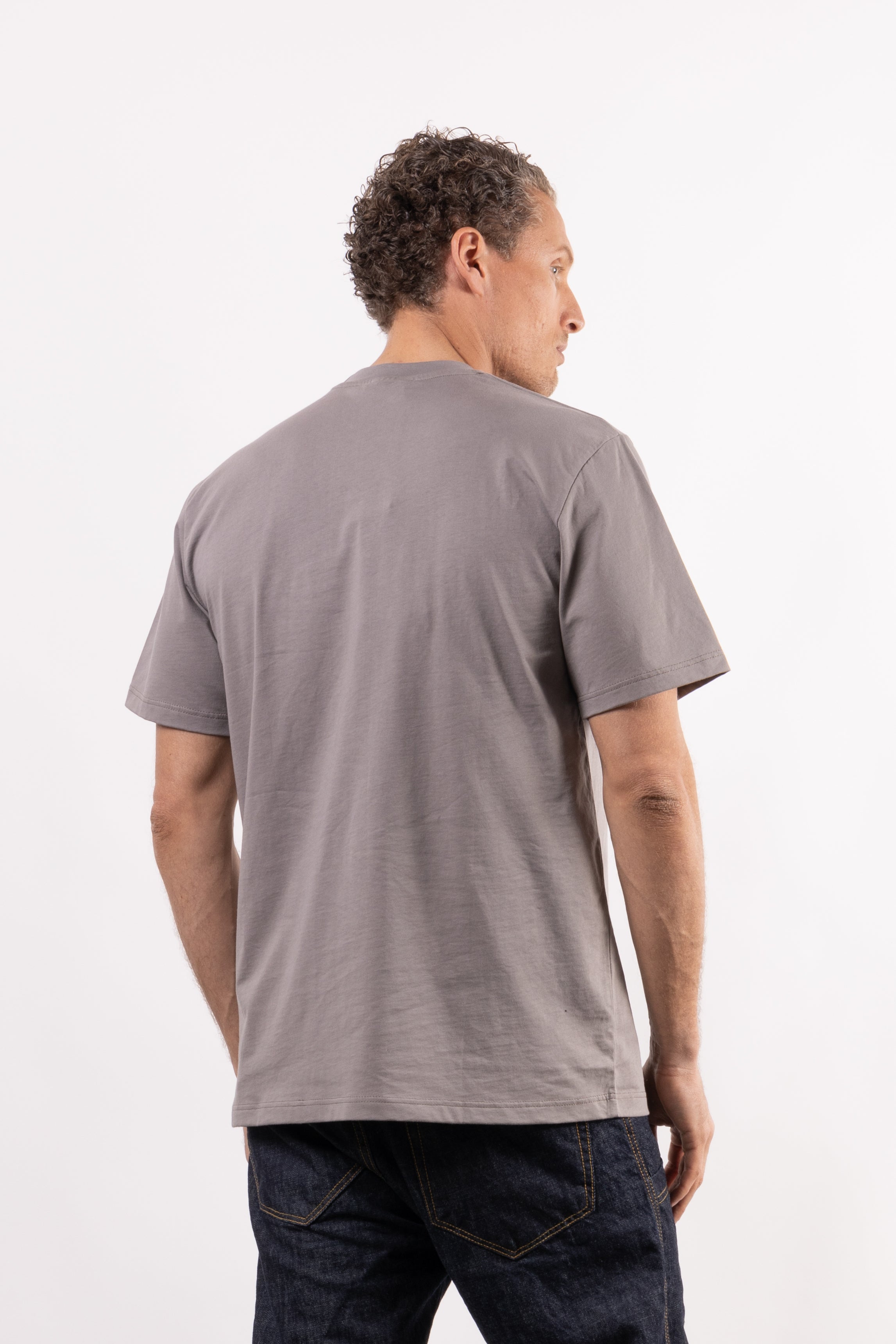 T-shirt in 100% cotone con placchetta in pelle lato cuore