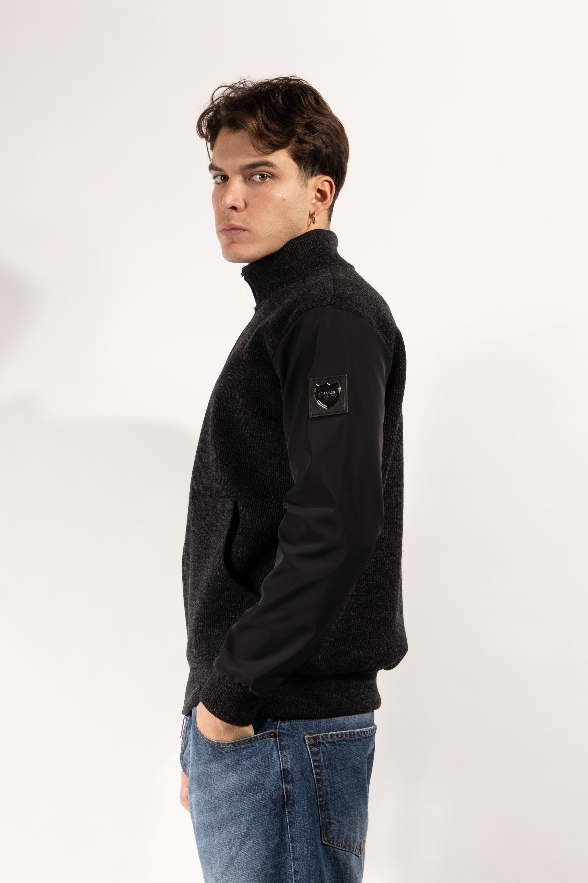 Giubbotto Gavroche in maglia con maniche tecniche e zip