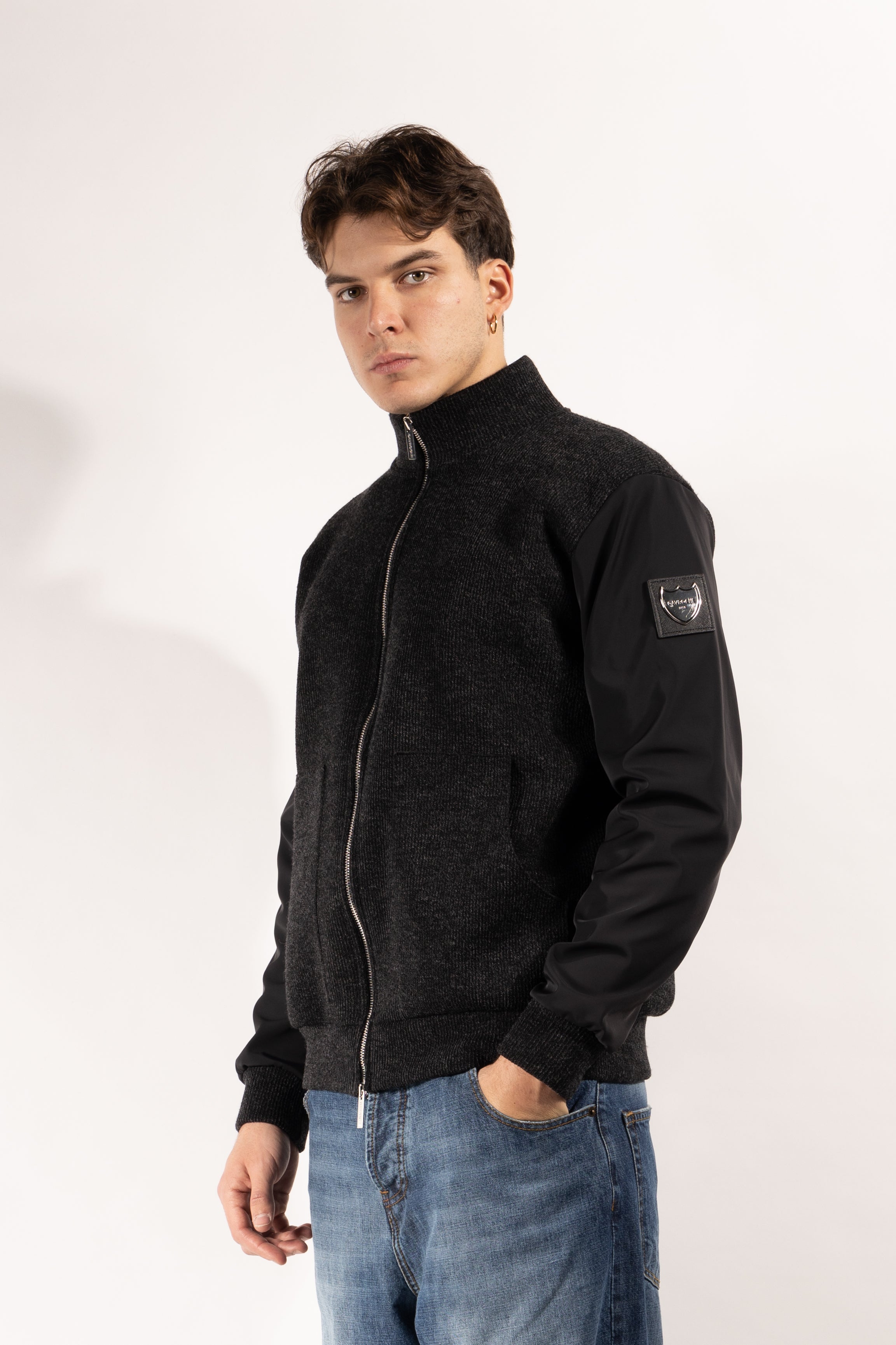 Giubbotto Gavroche in maglia con maniche tecniche e zip