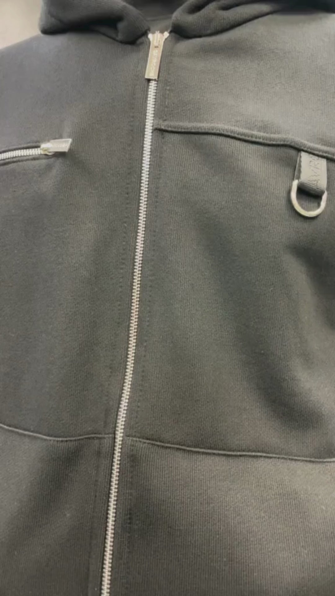 Felpa Gavroche full zip con cappuccio e dettagli metallici